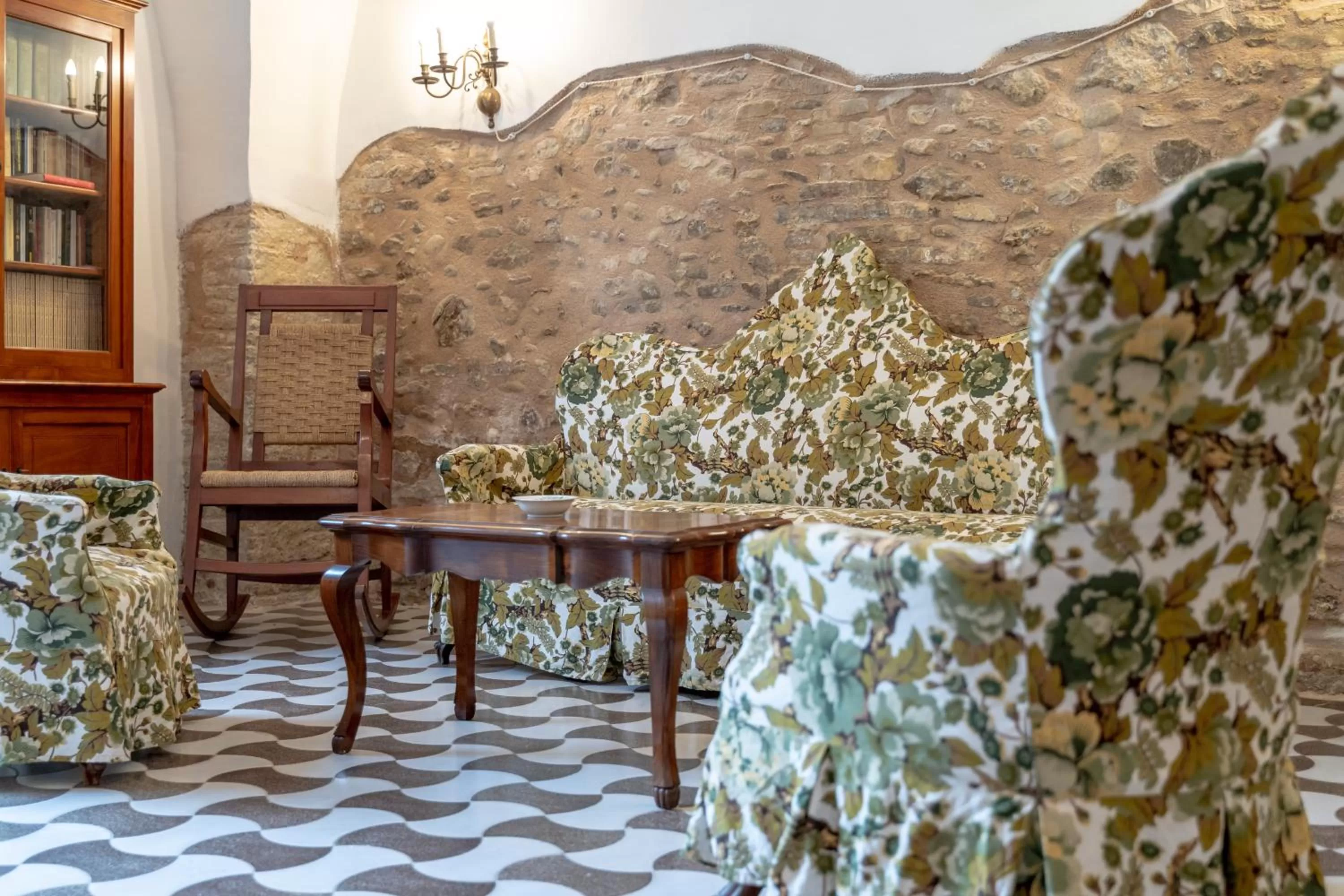 Communal lounge/ TV room in Il Giardino Nascosto B&B