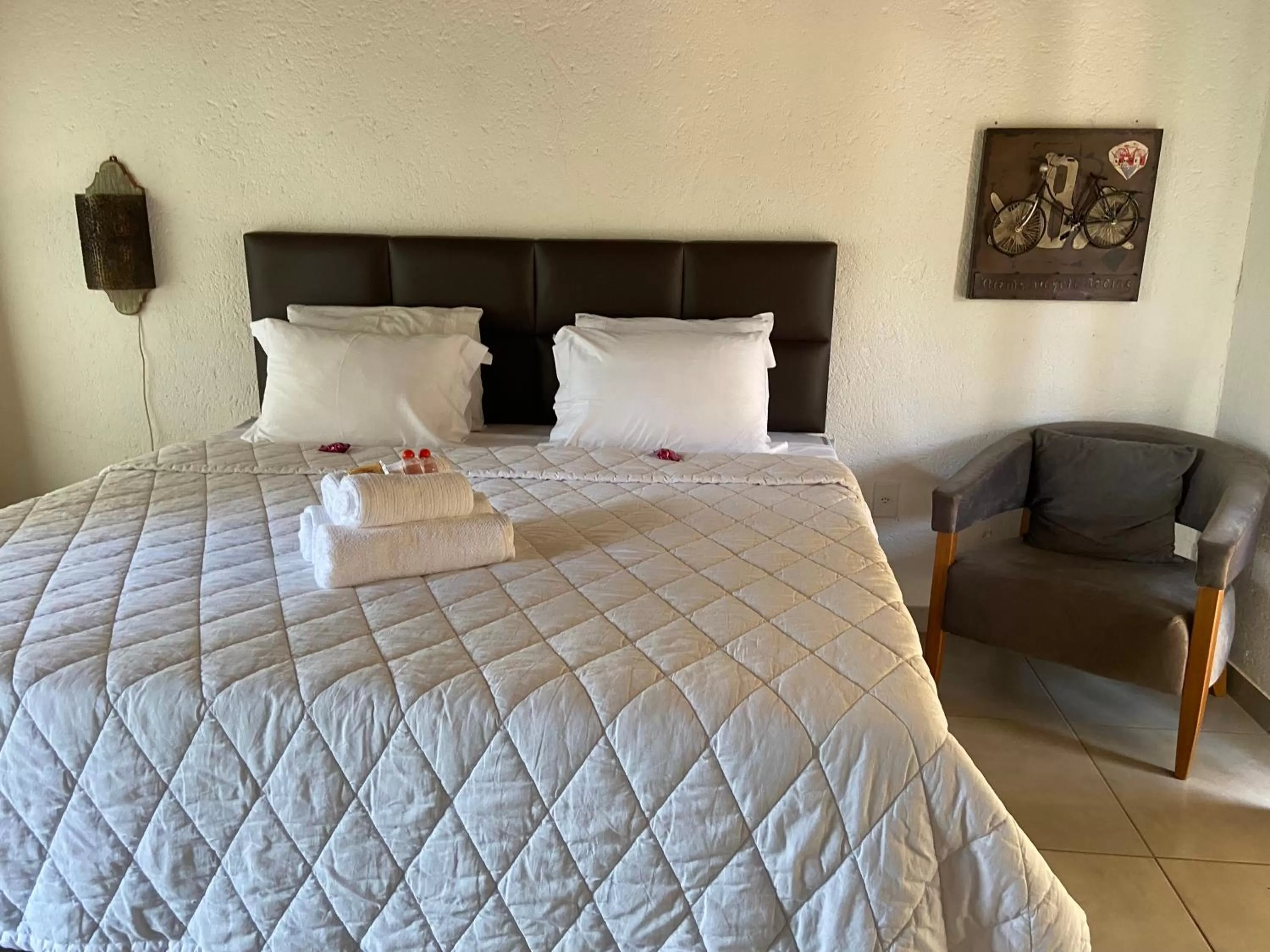 Bed in A Mi Manera Bistro, Pousada e Cervejaria Artesanal!