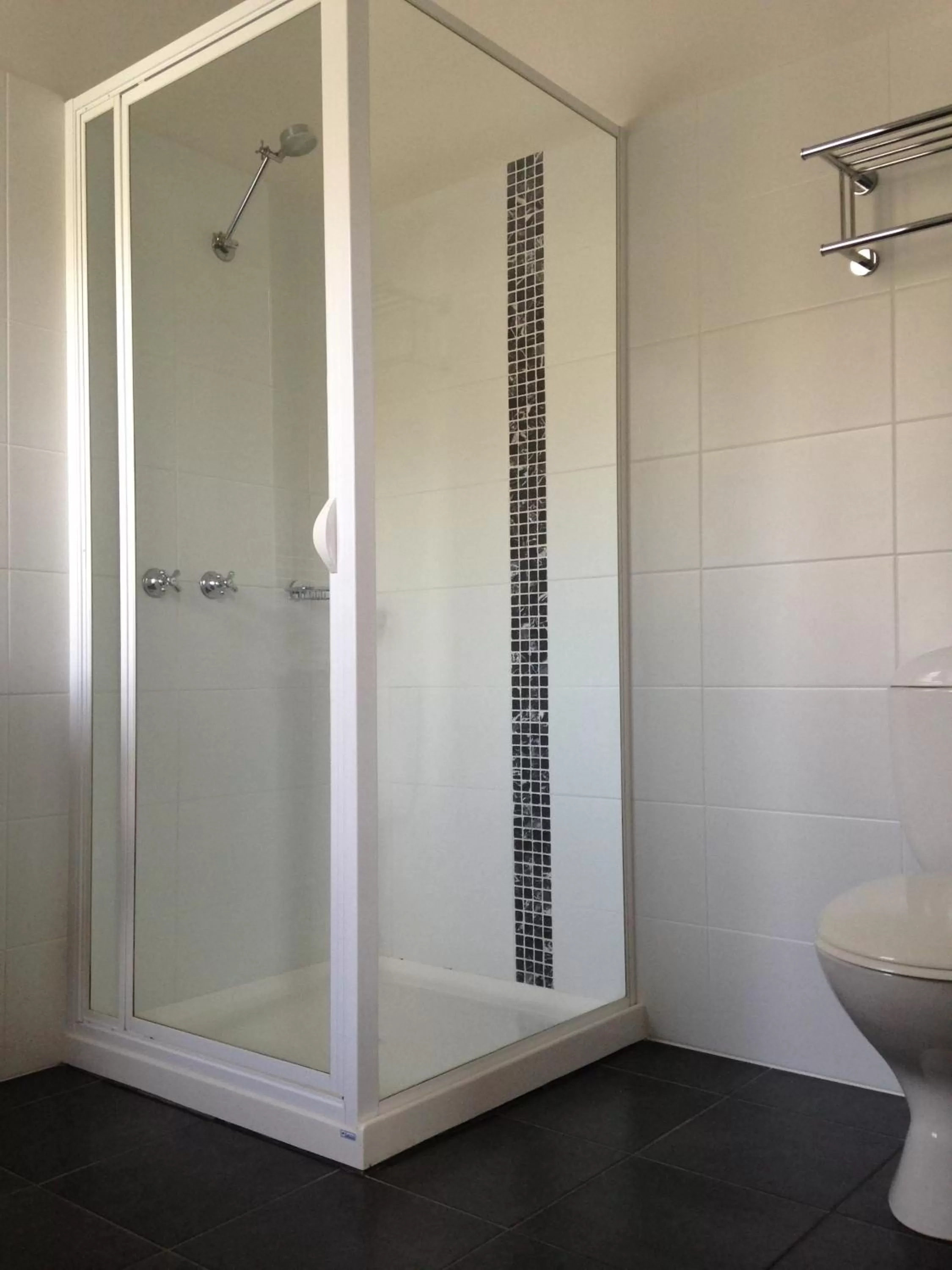 Bathroom in Auldington Hotel