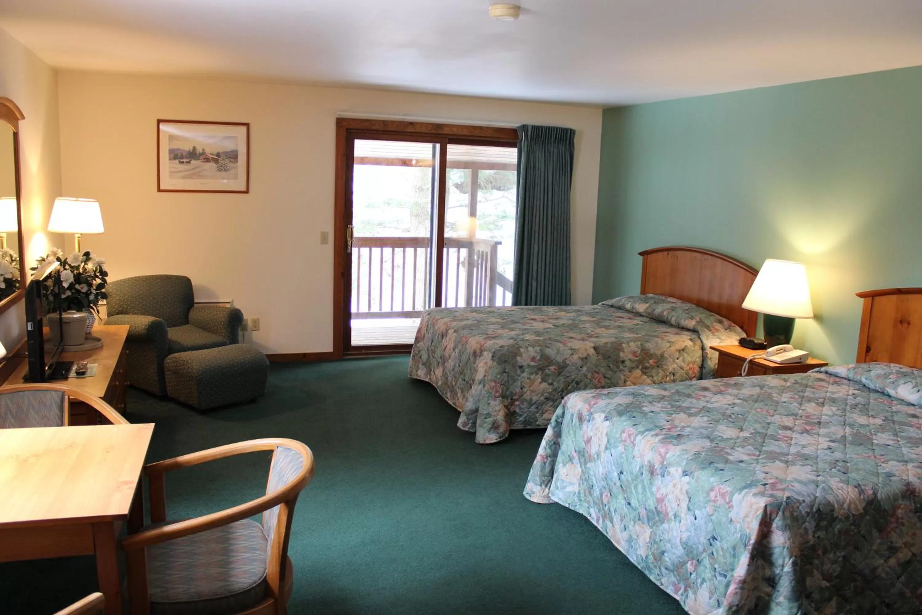 Bed in Nootka Lodge