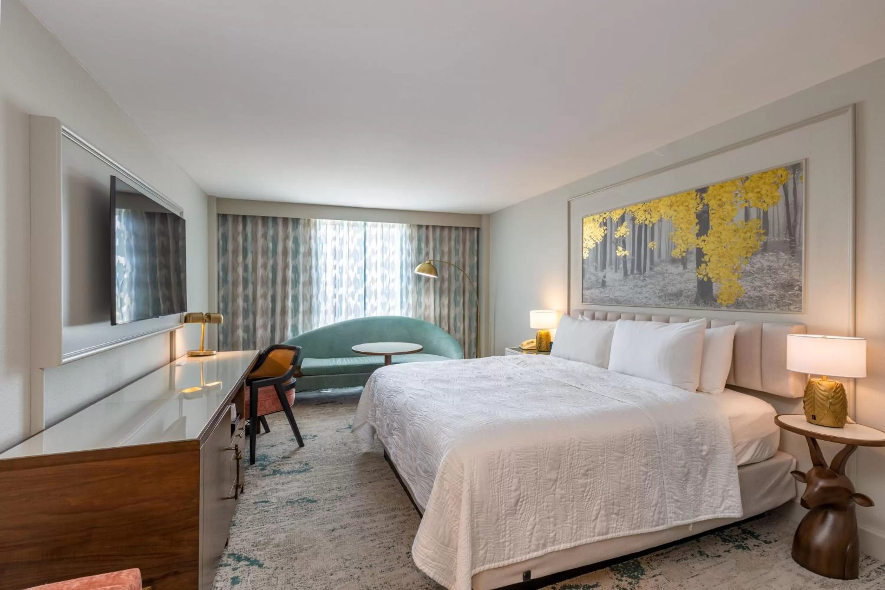 Photo of the whole room, Bed in Castle Hotel, Autograph Collection