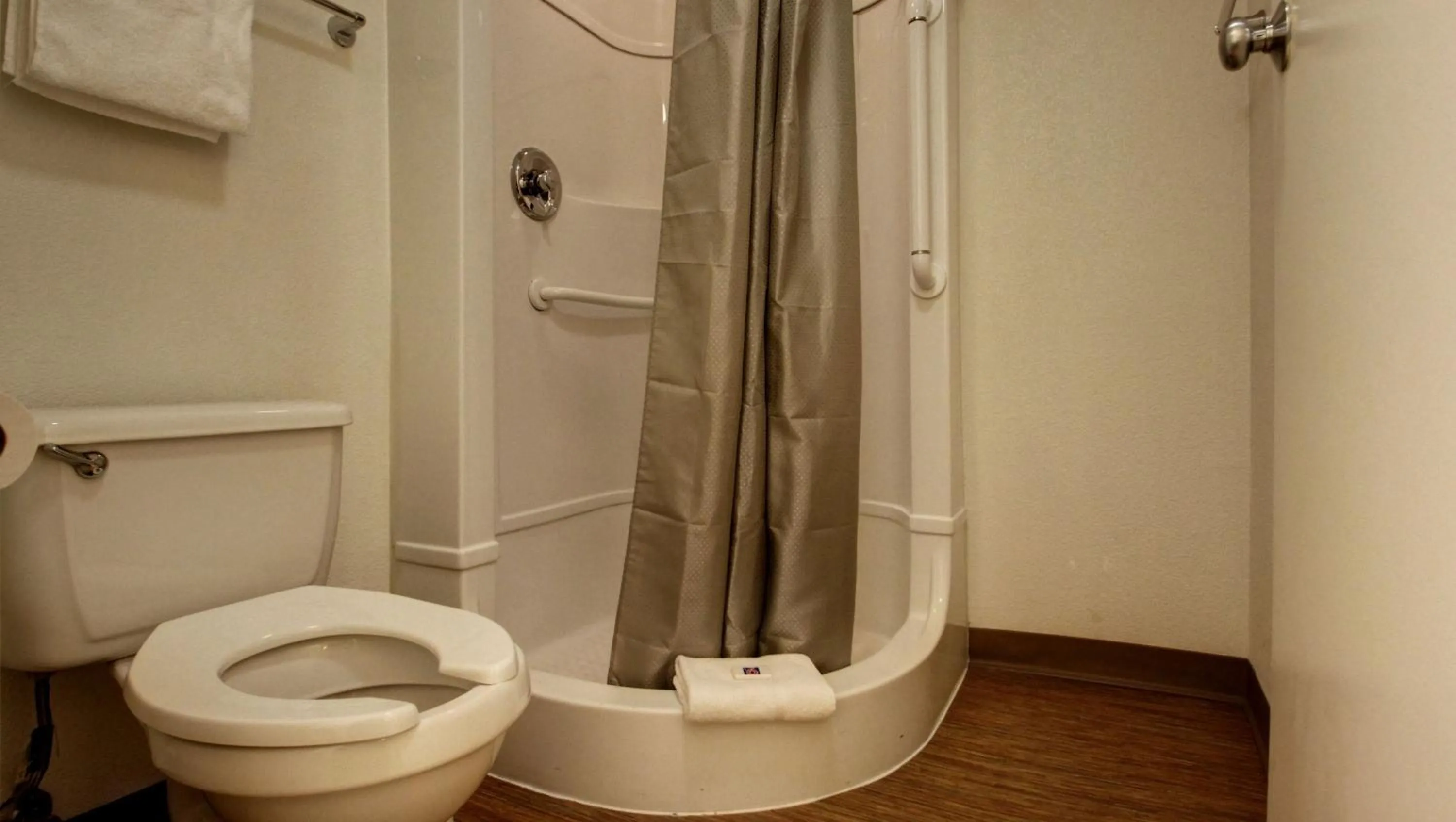 Bathroom in Motel 6-Woods Cross, UT - Salt Lake City - North