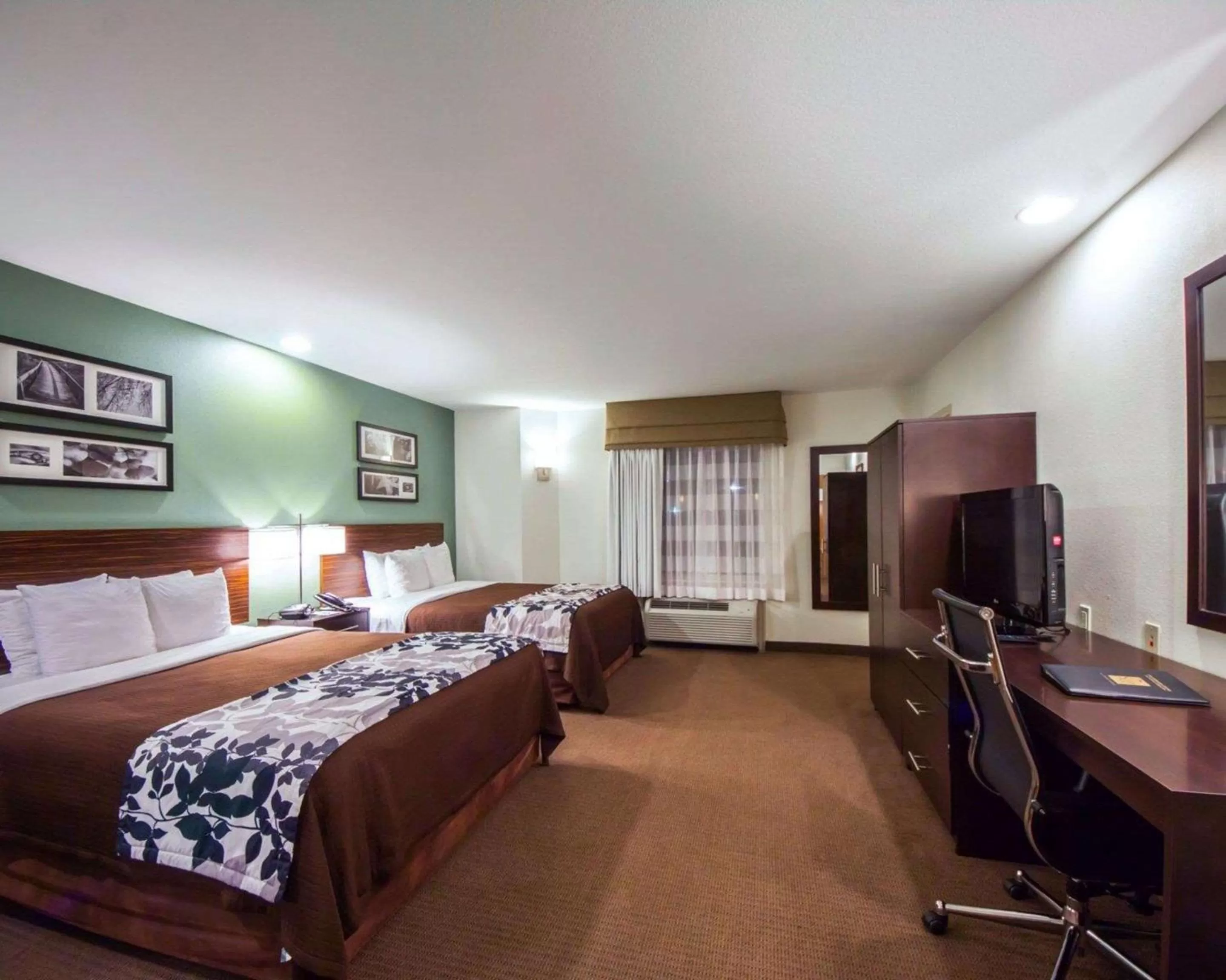 Photo of the whole room, Bed in Sleep Inn & Suites Edmond near University