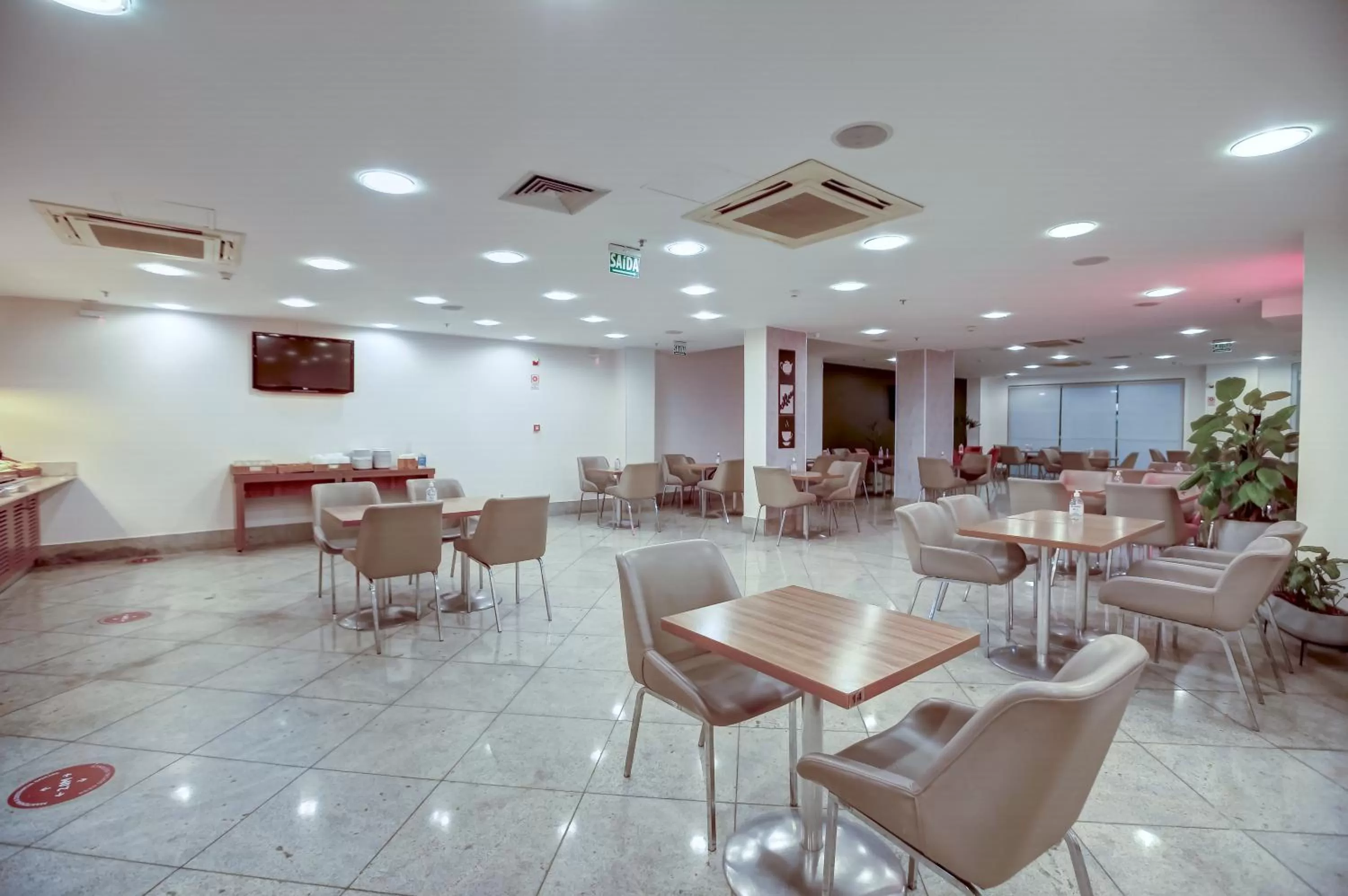 Restaurant/places to eat in ibis Copacabana Posto 2