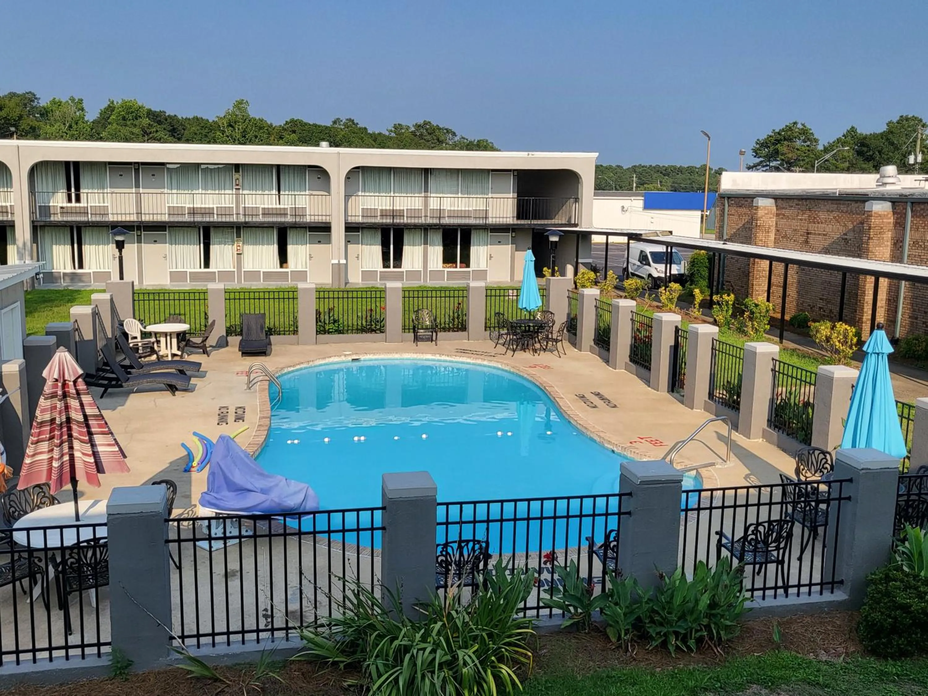 Swimming pool in Econolodge