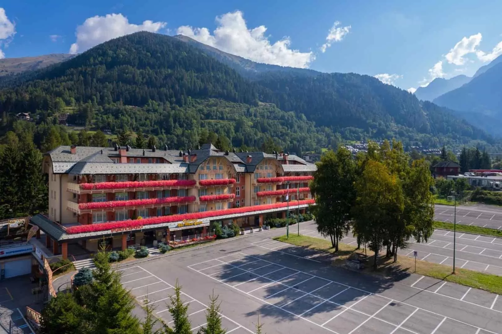 Property building, Mountain View in Residence Club Ponte Di Legno