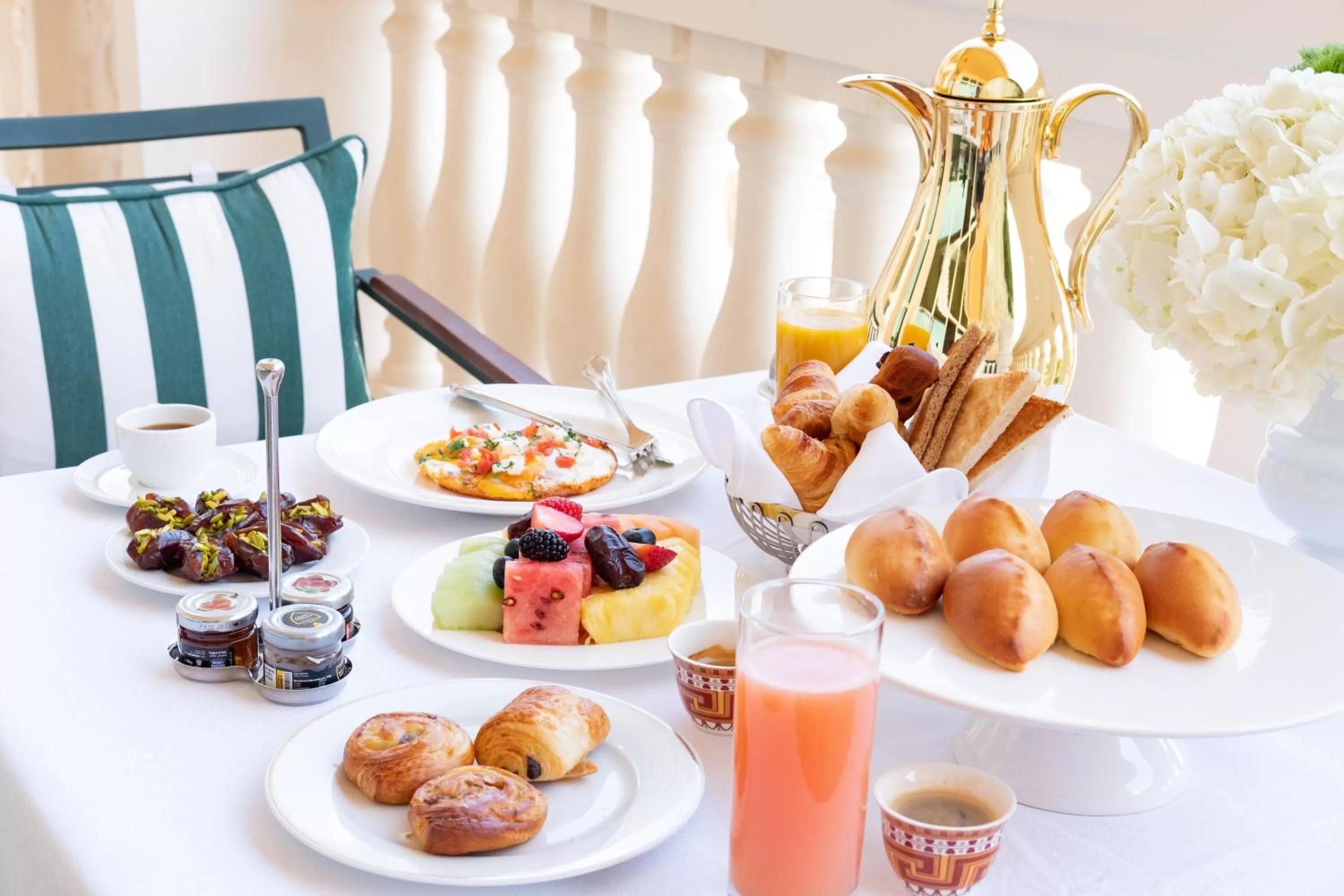 Food and drinks in Kempinski Hotel Palm Jumeirah