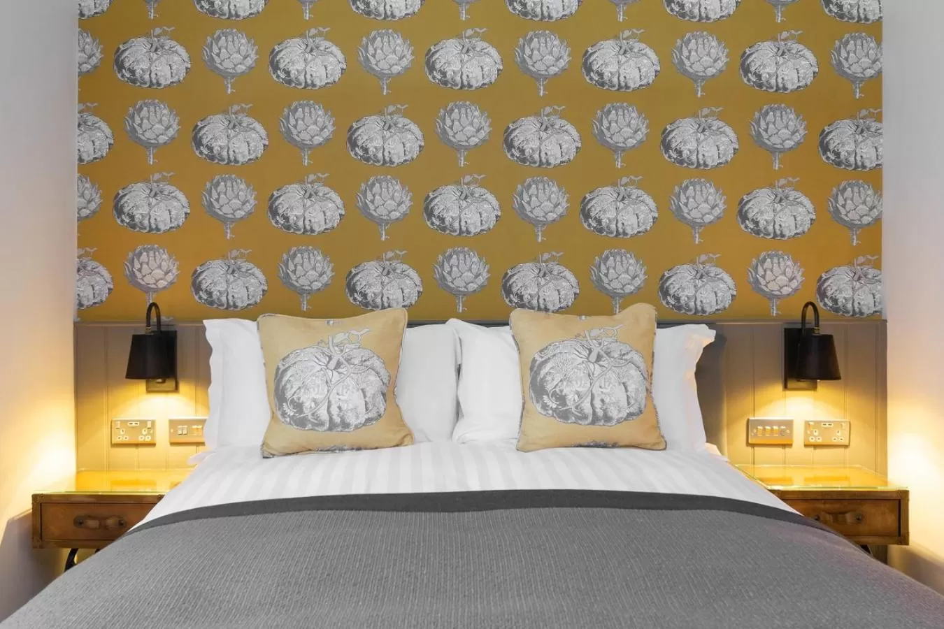 Bed in The Old Cock Inn