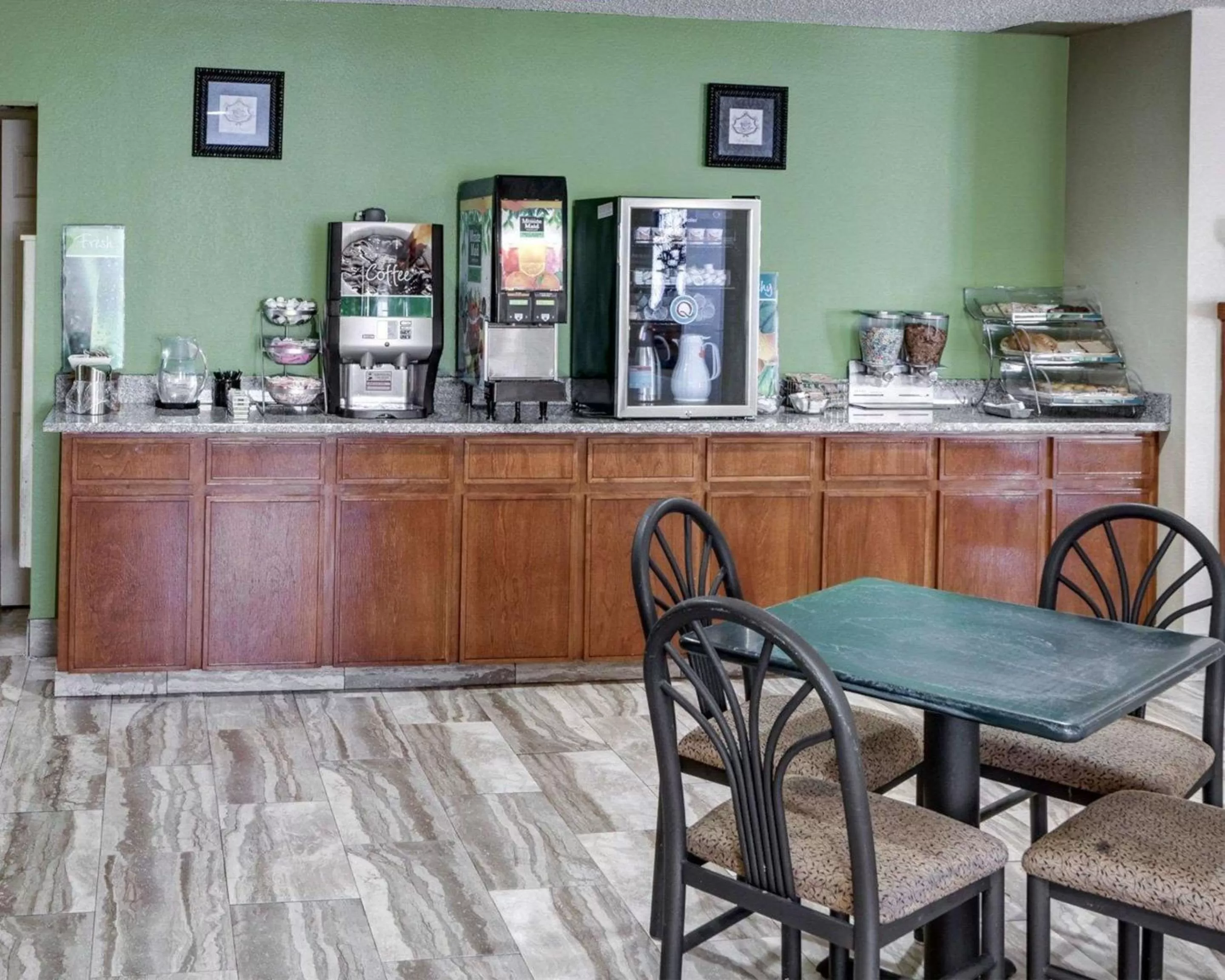 Restaurant/places to eat in Quality Suites Baton Rouge East - Denham Springs