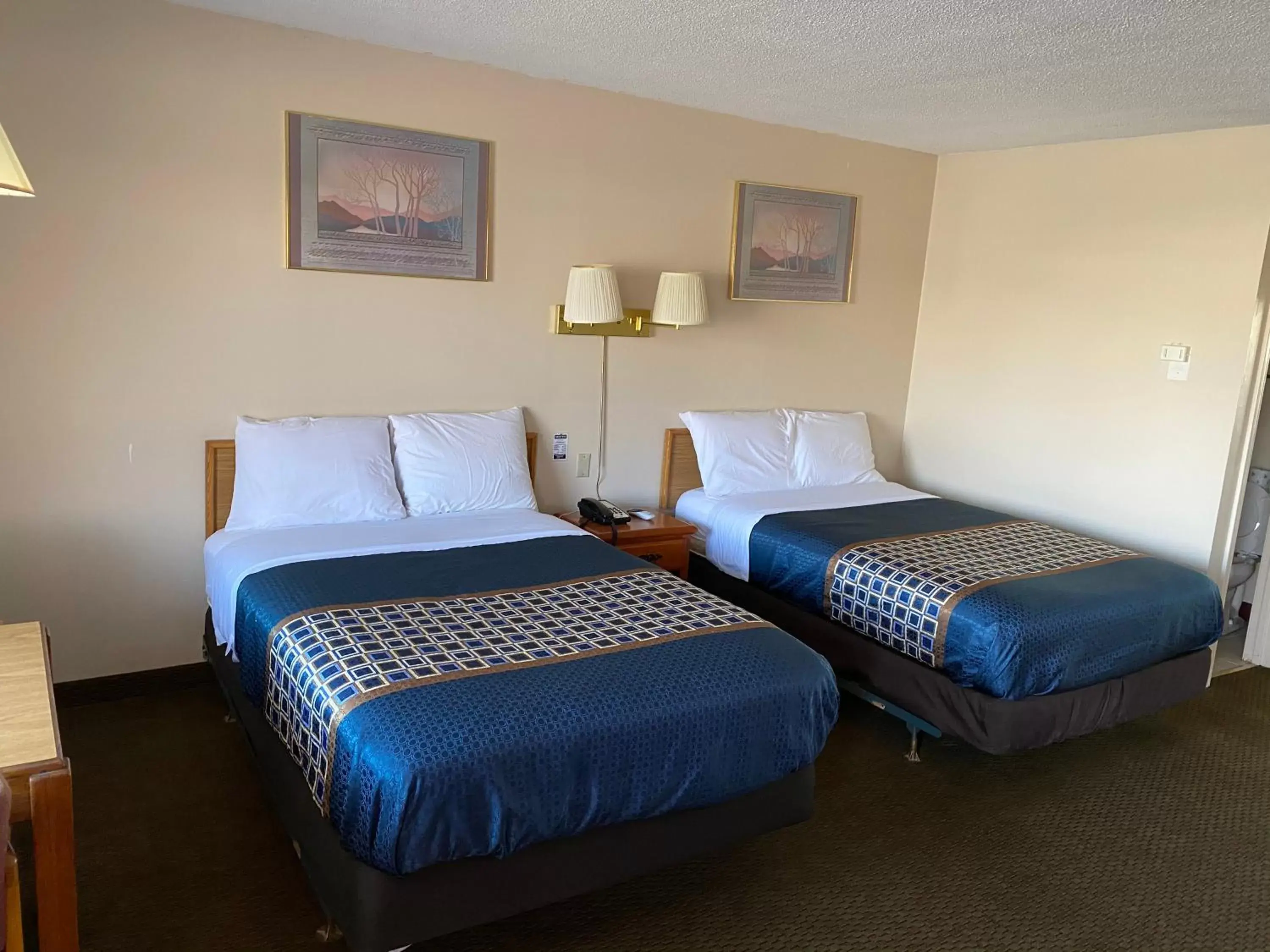 Room with Two Double Beds - Non-Smoking in Parkview Motel Room with Two Double Beds - Non-Smoking in Parkview Motel