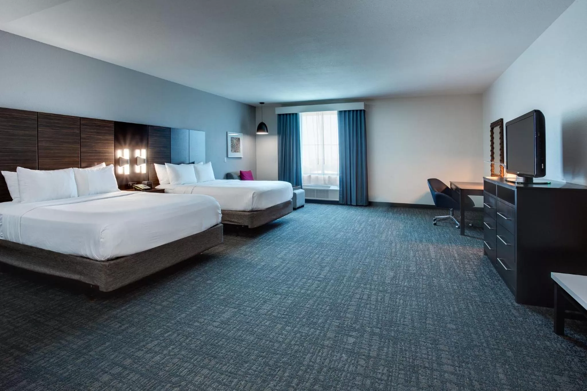 Photo of the whole room, Bed in Crowne Plaza Hotel & Resorts Fort Lauderdale Airport/ Cruise by IHG