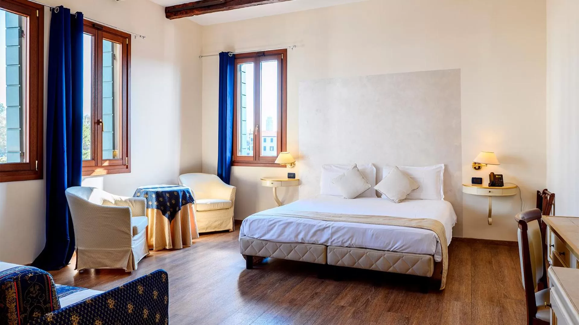 Photo of the whole room, Bed in Cà Doge