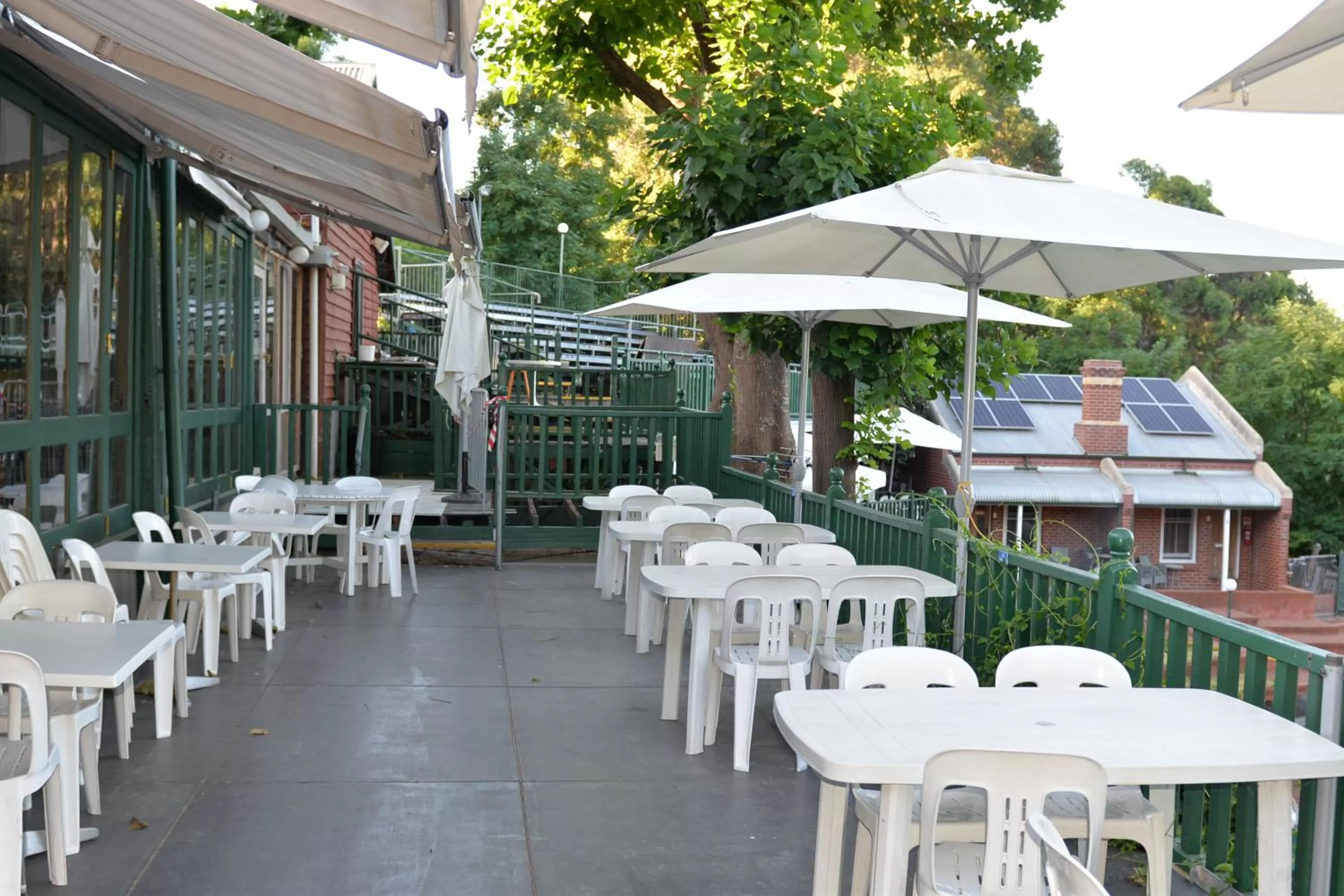 Balcony/Terrace, Restaurant/Places to Eat in Mundaring Weir Hotel