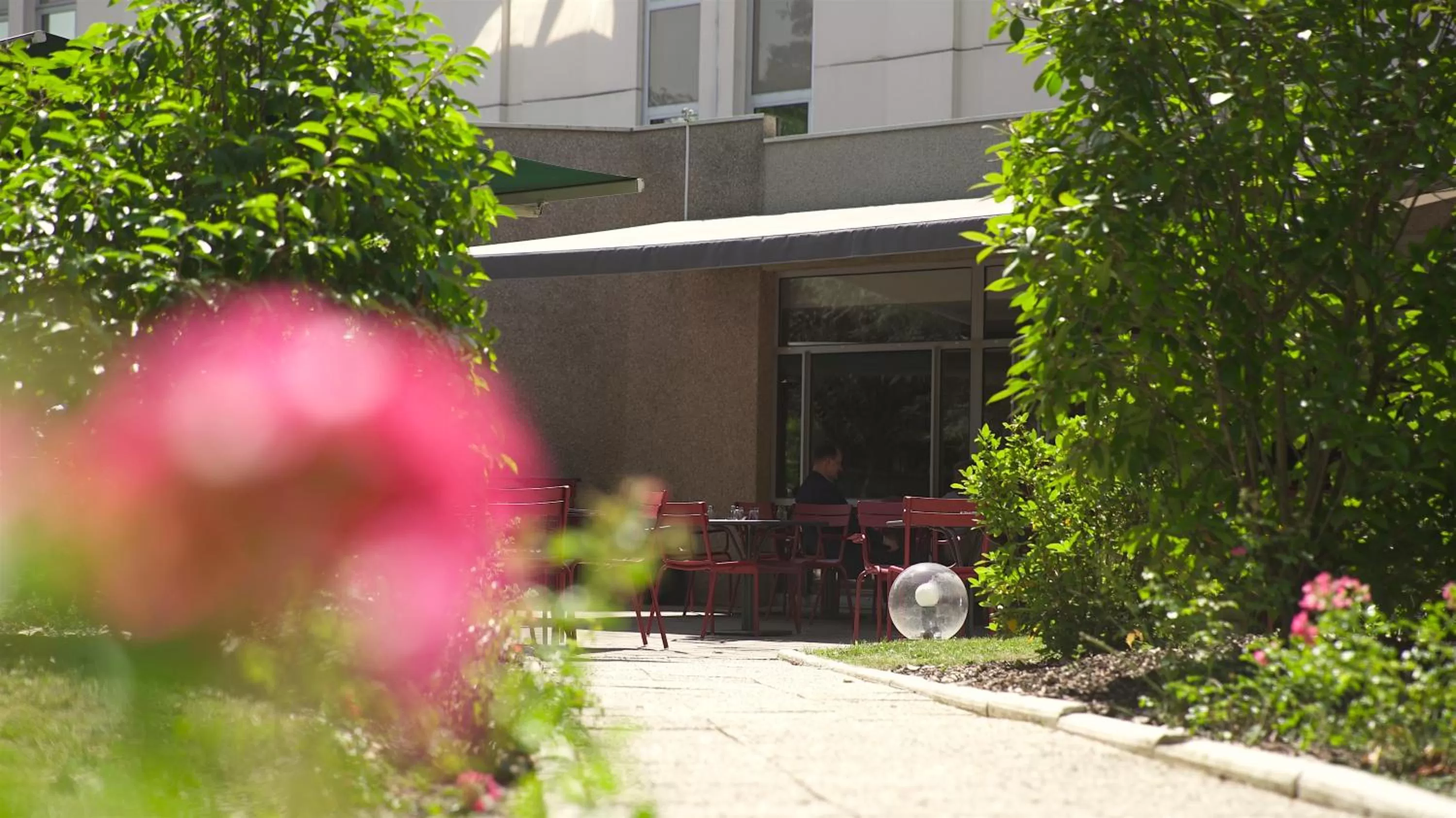 Garden view in Mercure Paris Roissy CDG