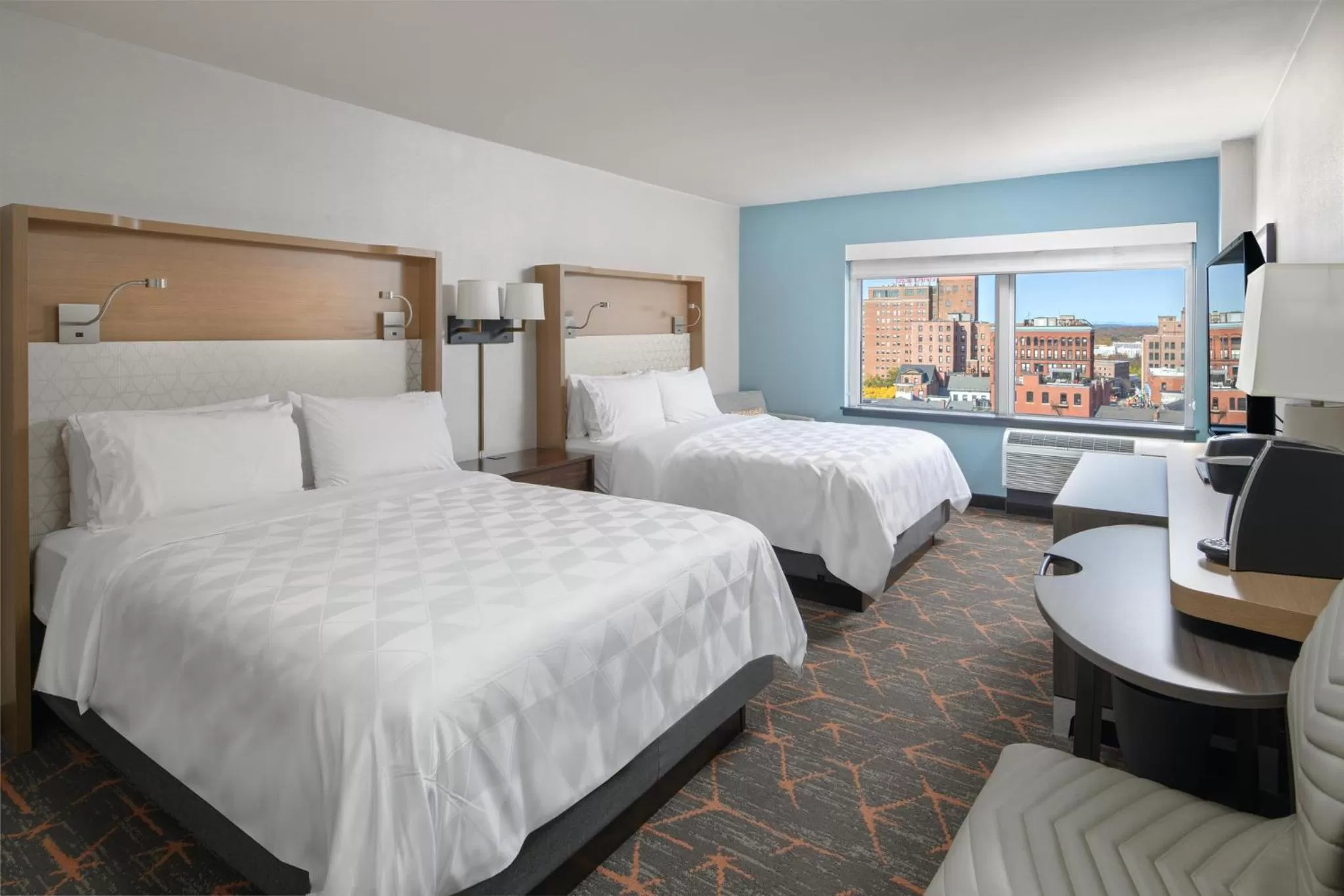 Photo of the whole room, Bed in Holiday Inn Portland-By the Bay by IHG