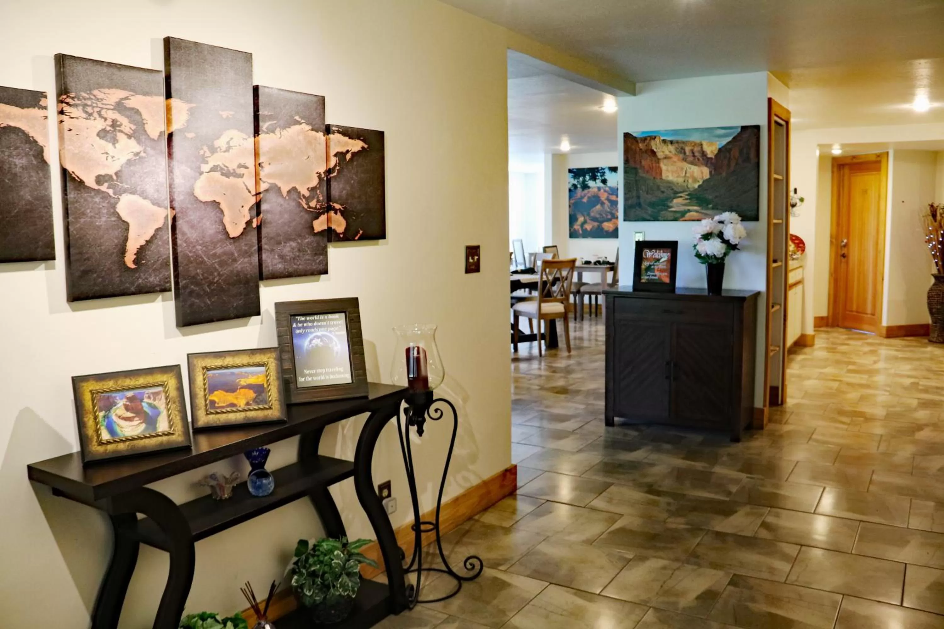 Lobby or reception in Sheridan House Inn- Adult Only Accommodation