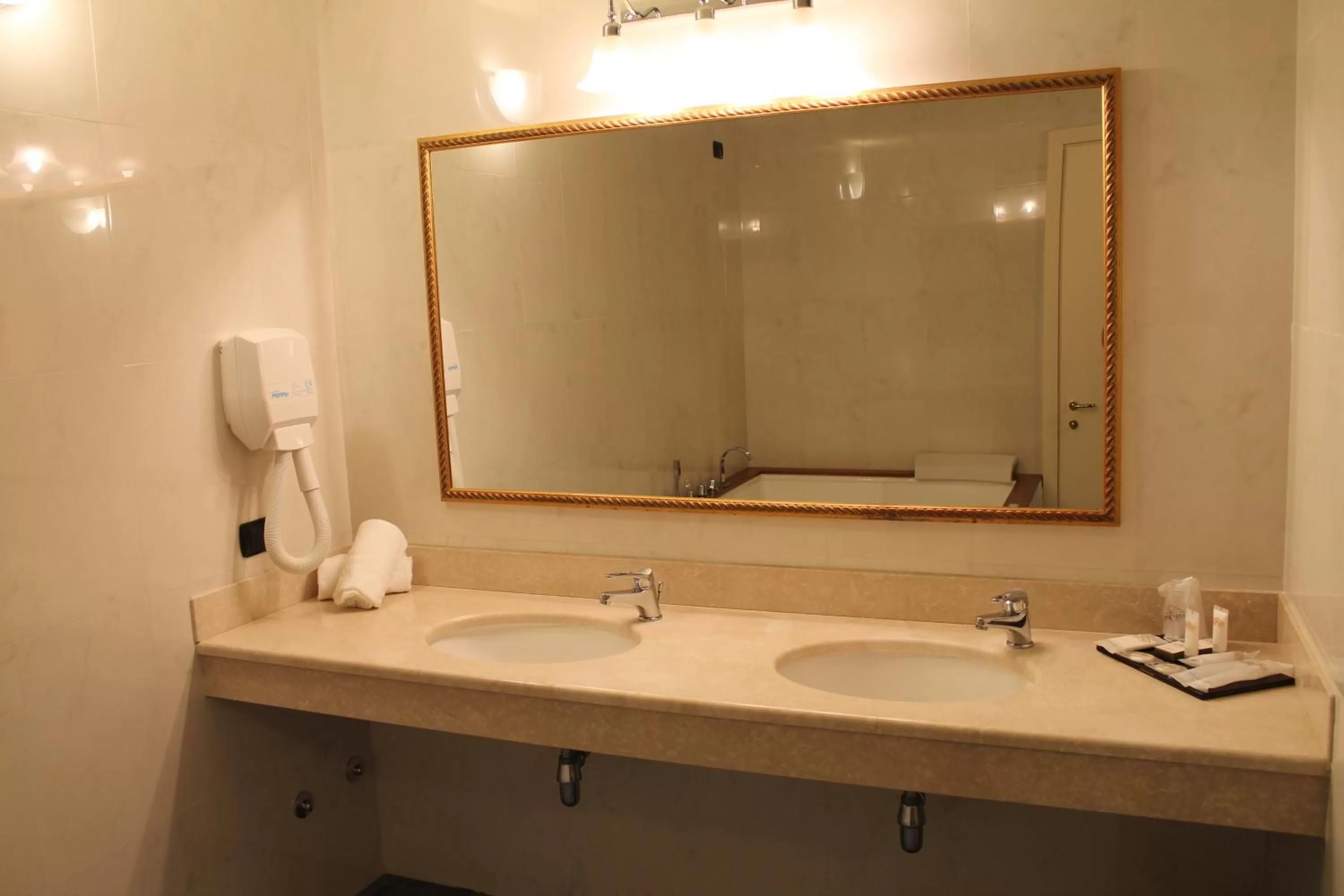 Bathroom in Hotel Don Carlo