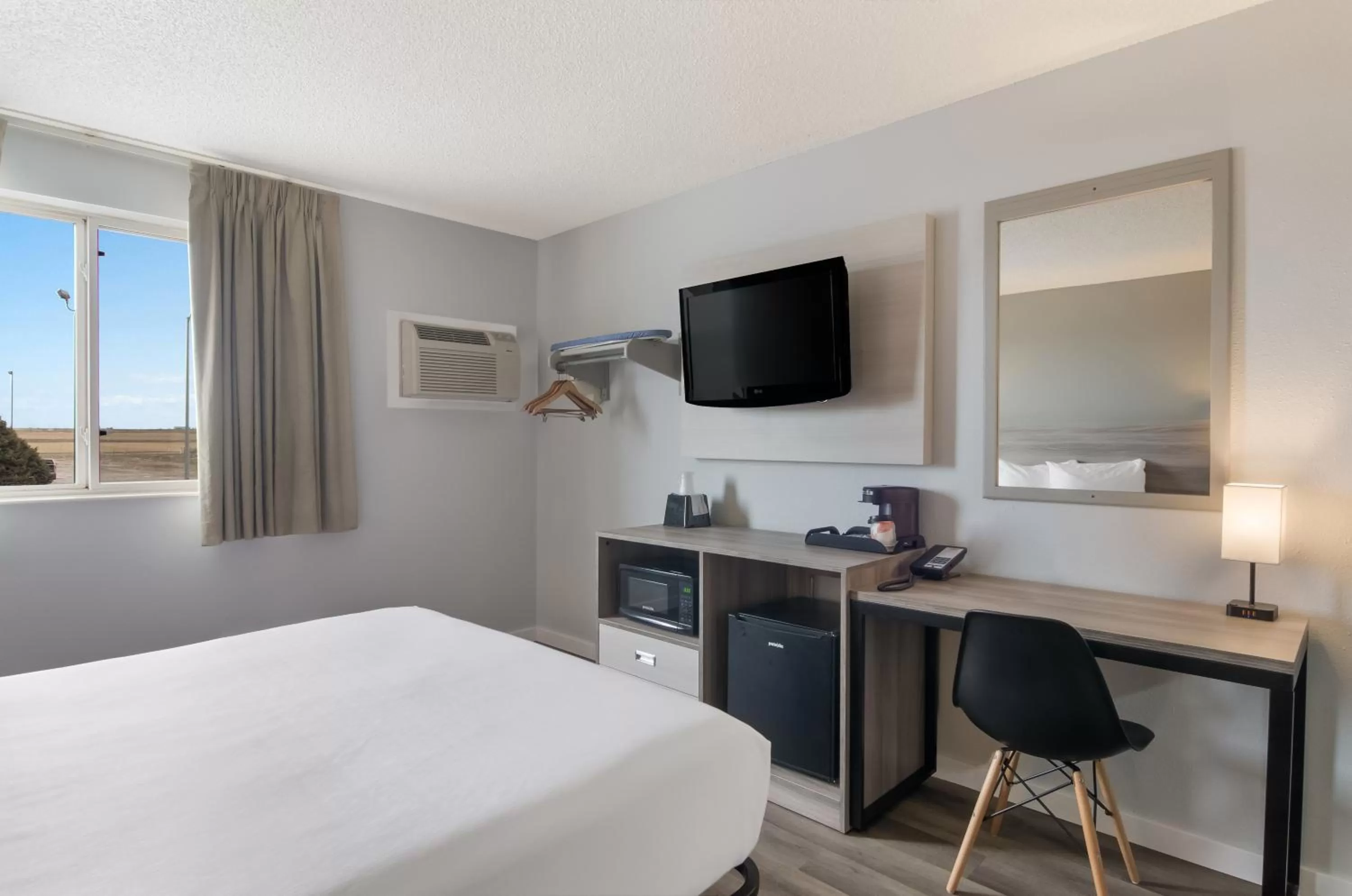 TV and multimedia, Bed in Econo Lodge Scottsbluff