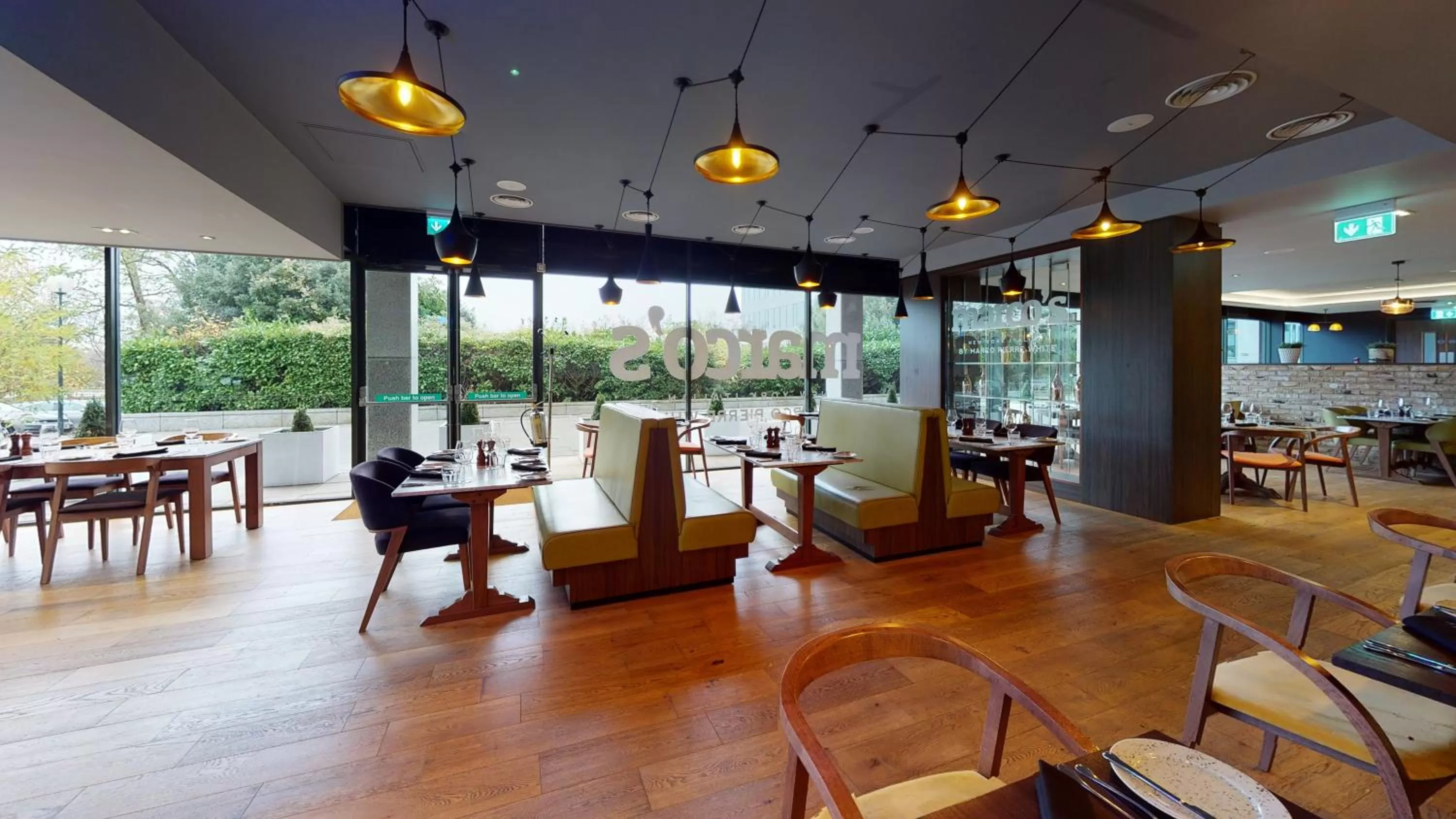 Restaurant/places to eat in Holiday Inn Milton Keynes Central by IHG