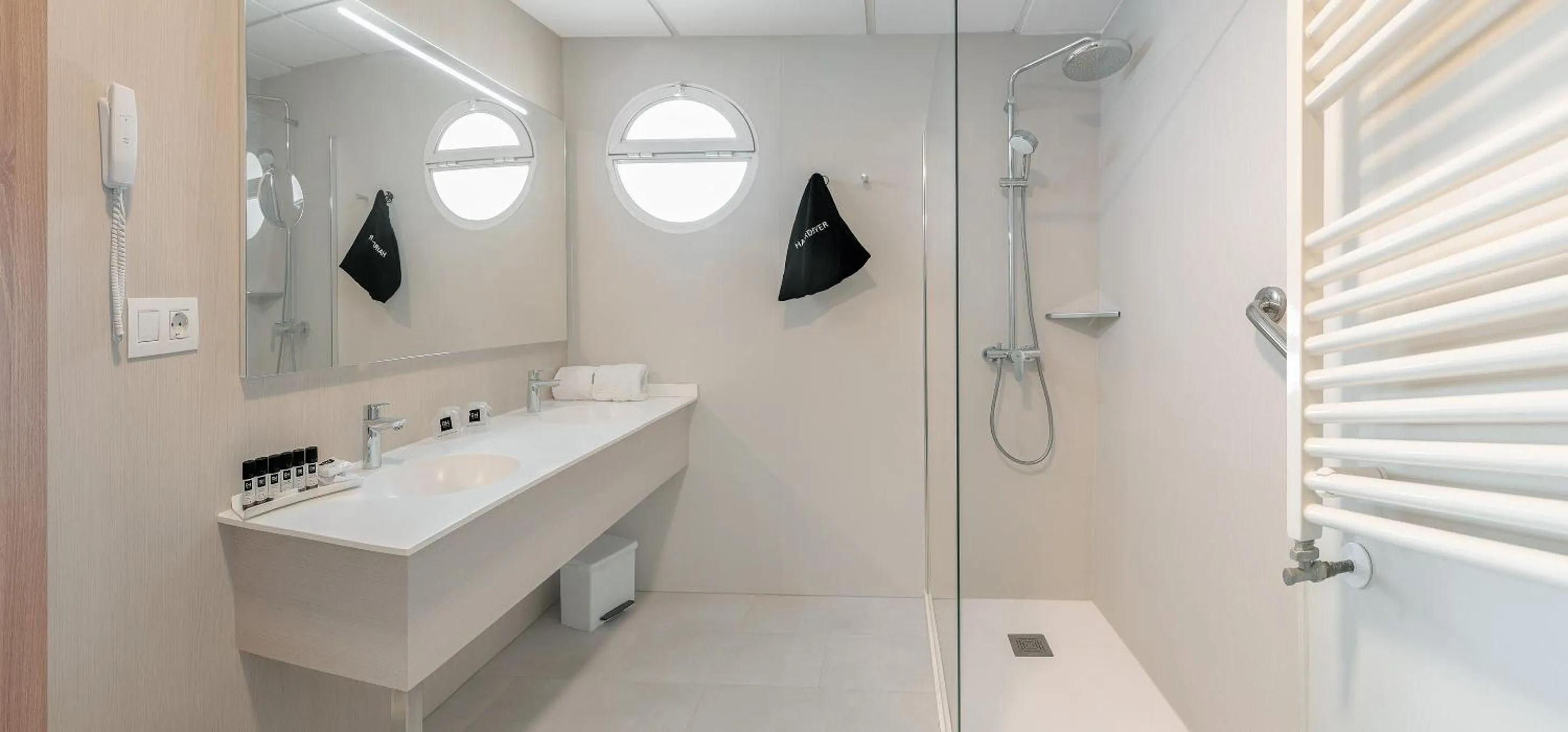 Bathroom in Hotel RH Victoria & Spa 4 Sup