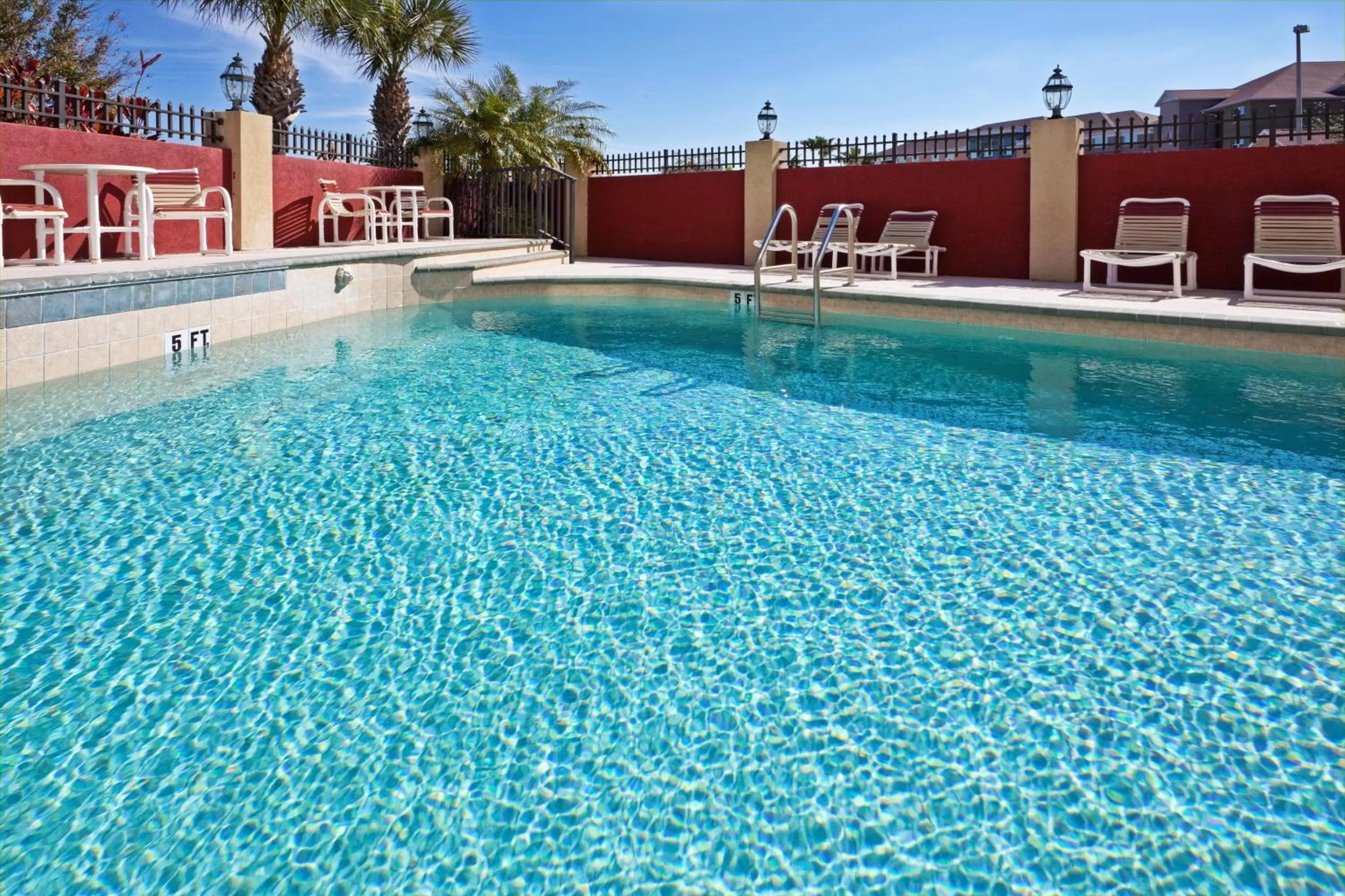 Swimming pool in Holiday Inn Express Hotel & Suites Tampa-Oldsmar by IHG