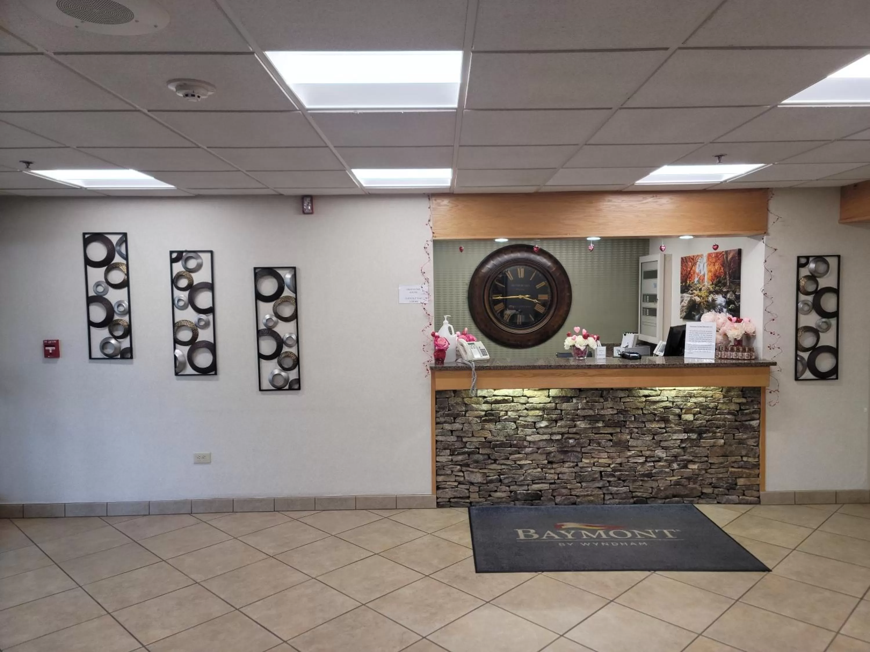 Property building in Bay Mountain Inn Cherokee Smoky Mountains