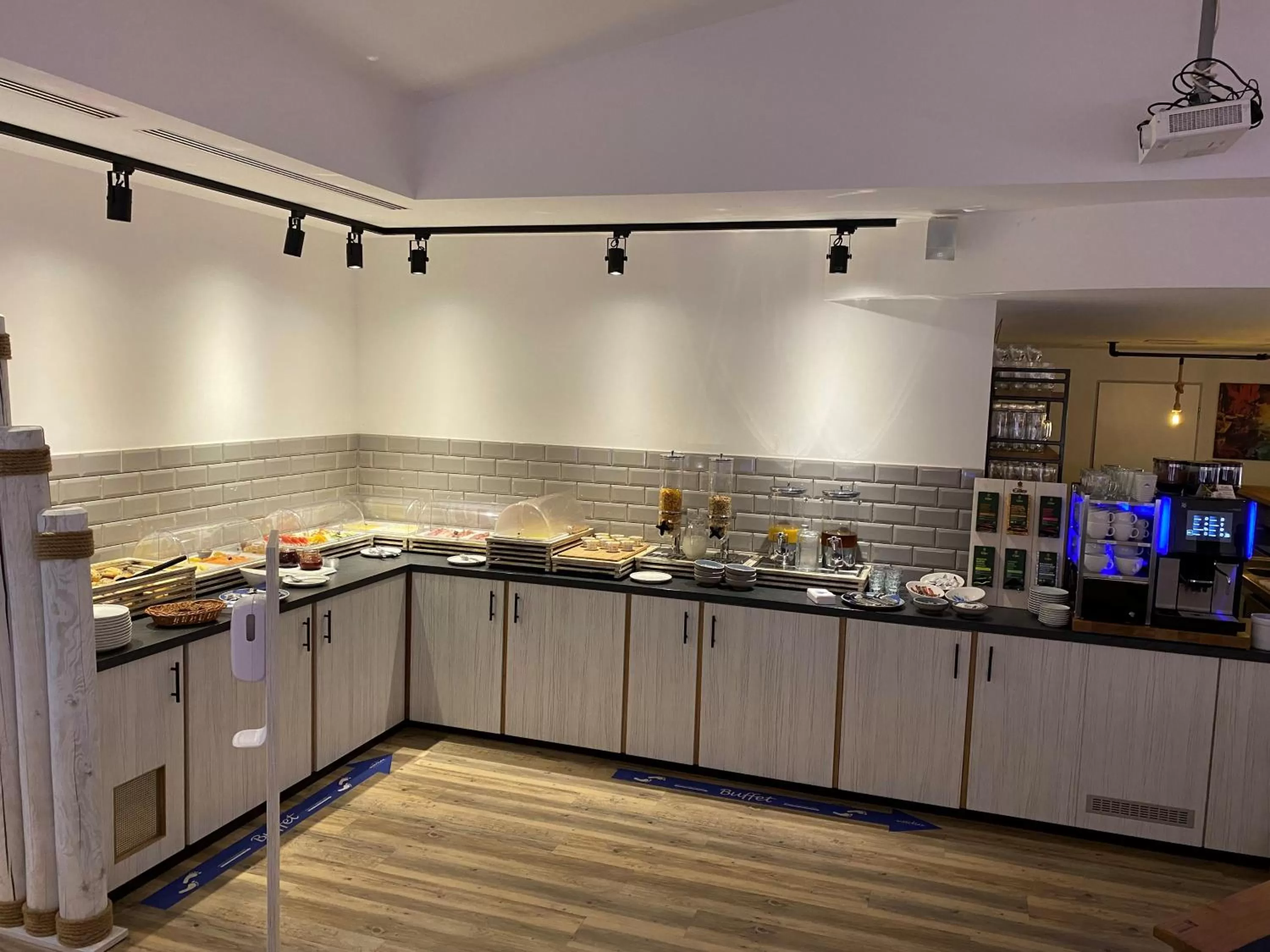 Breakfast, Kitchen/Kitchenette in Hotel meerblau