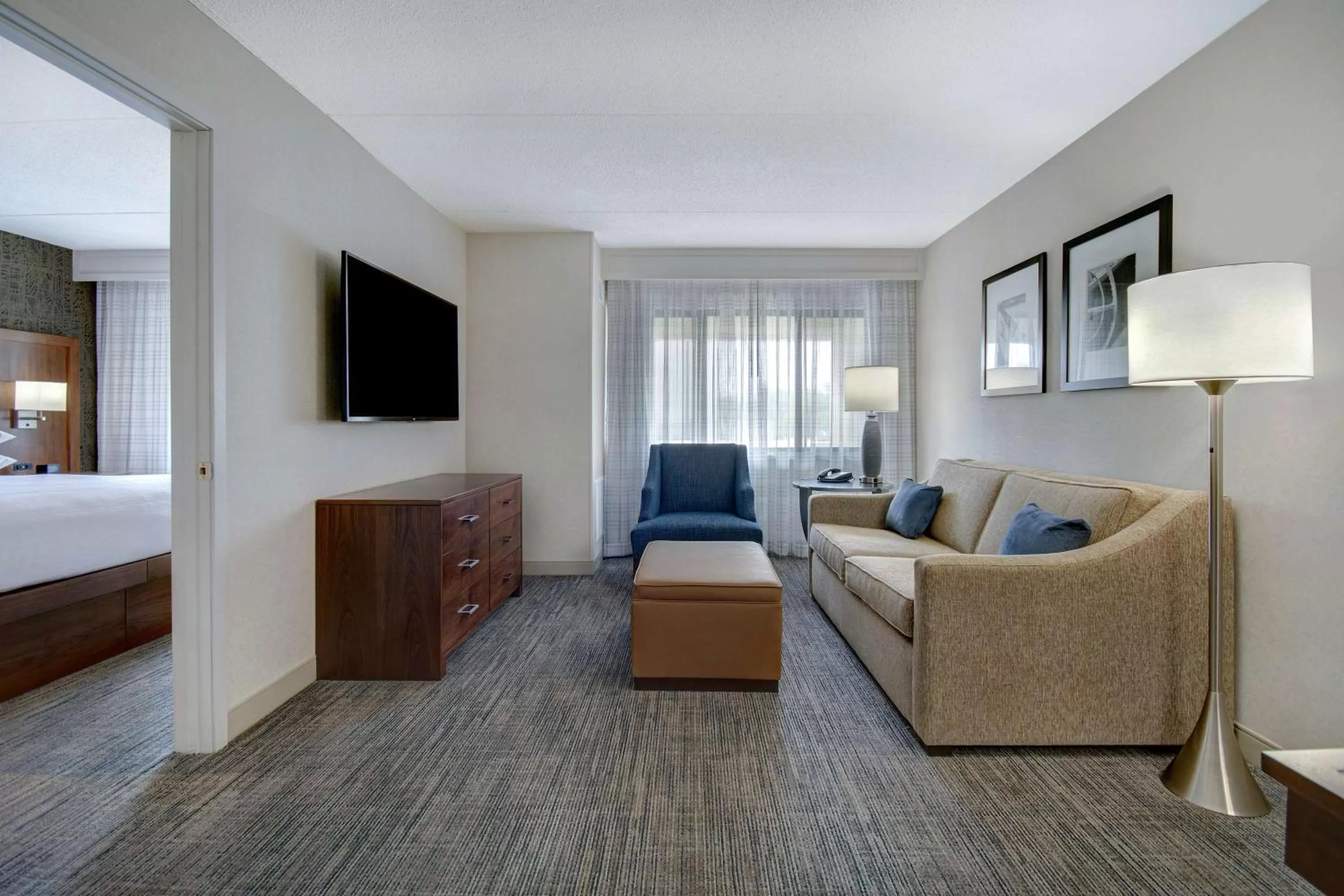 Living room, Bed in Embassy Suites by Hilton Detroit Metro Airport
