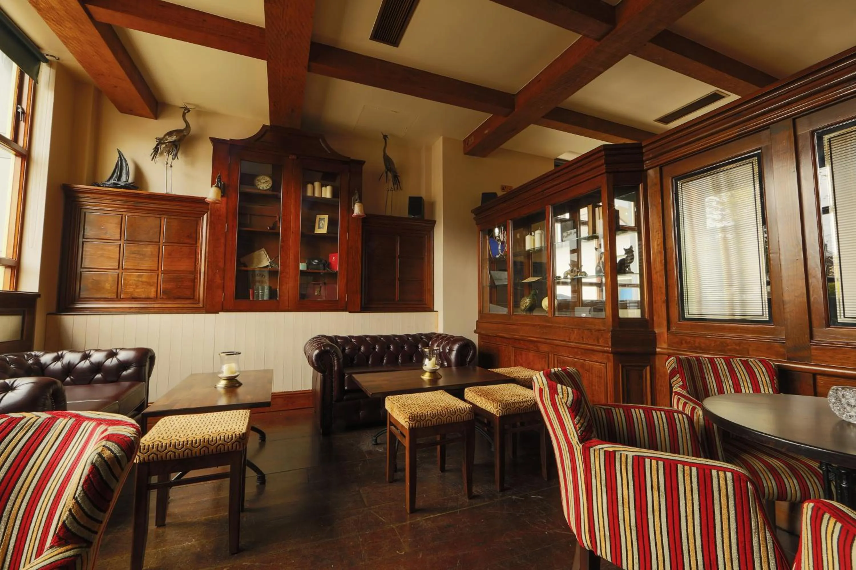 Lounge or bar in Riverside Hotel