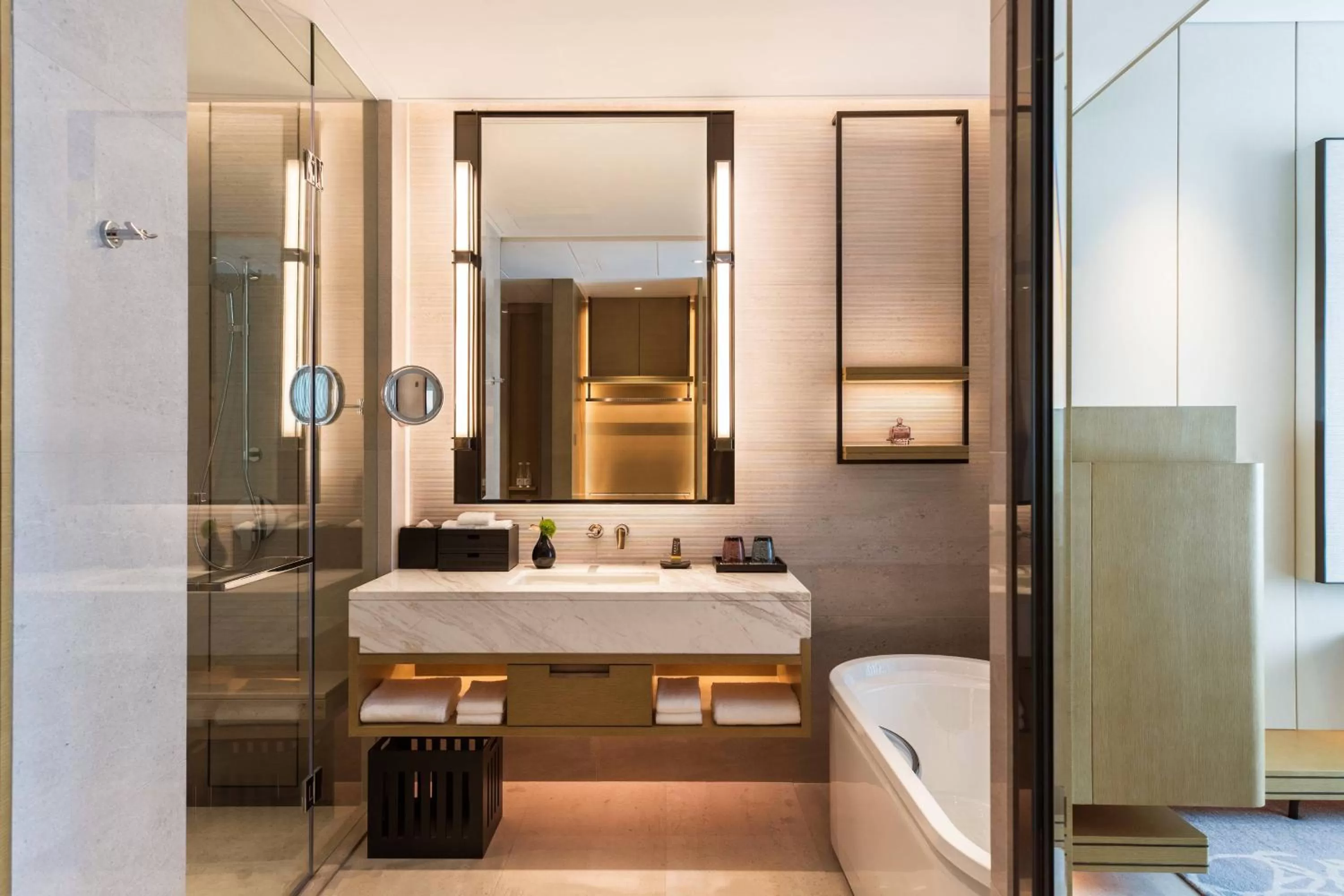 Bathroom, Bed in Suzhou Marriott Hotel Taihu Lake