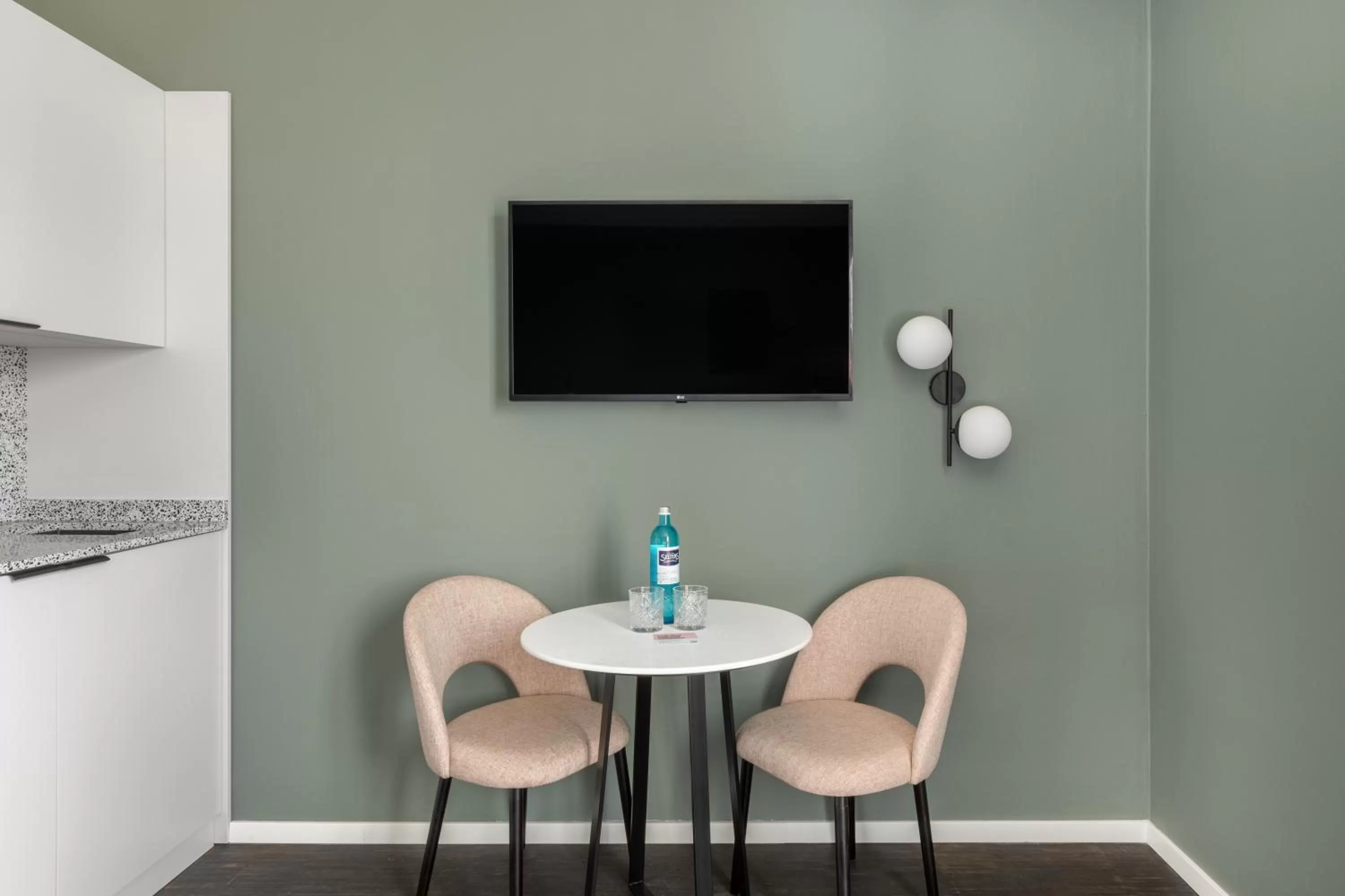 Dining area in Numa Berlin Boxer