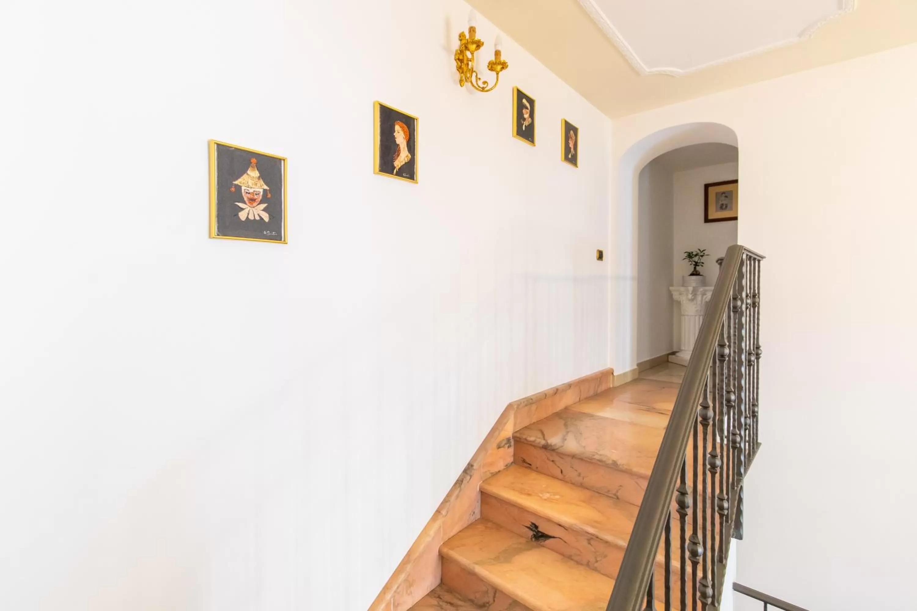 Decorative detail in Medina Central