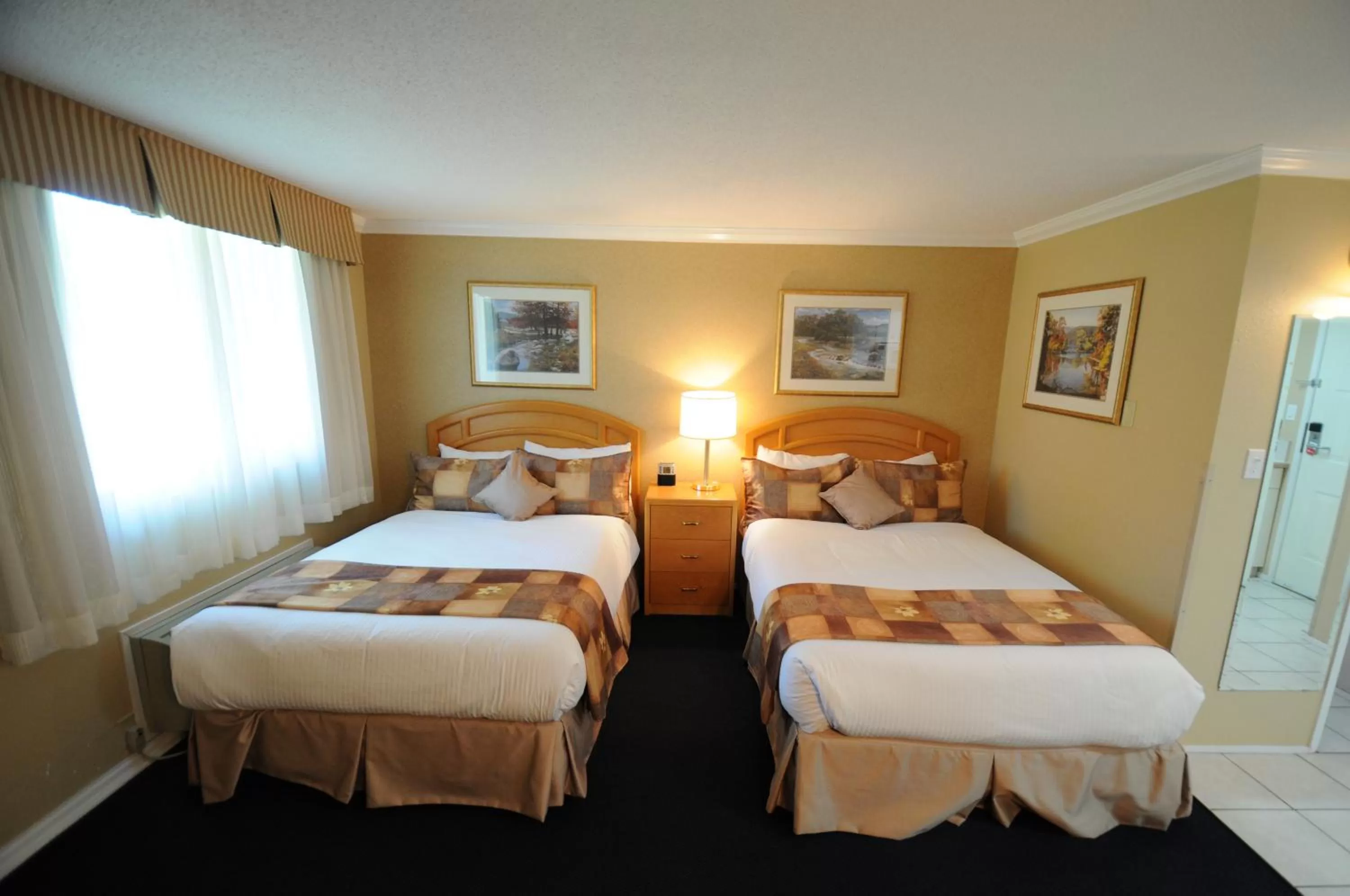 Double Room with Two Double Beds - Non-Smoking in Best Western Inn at Penticton