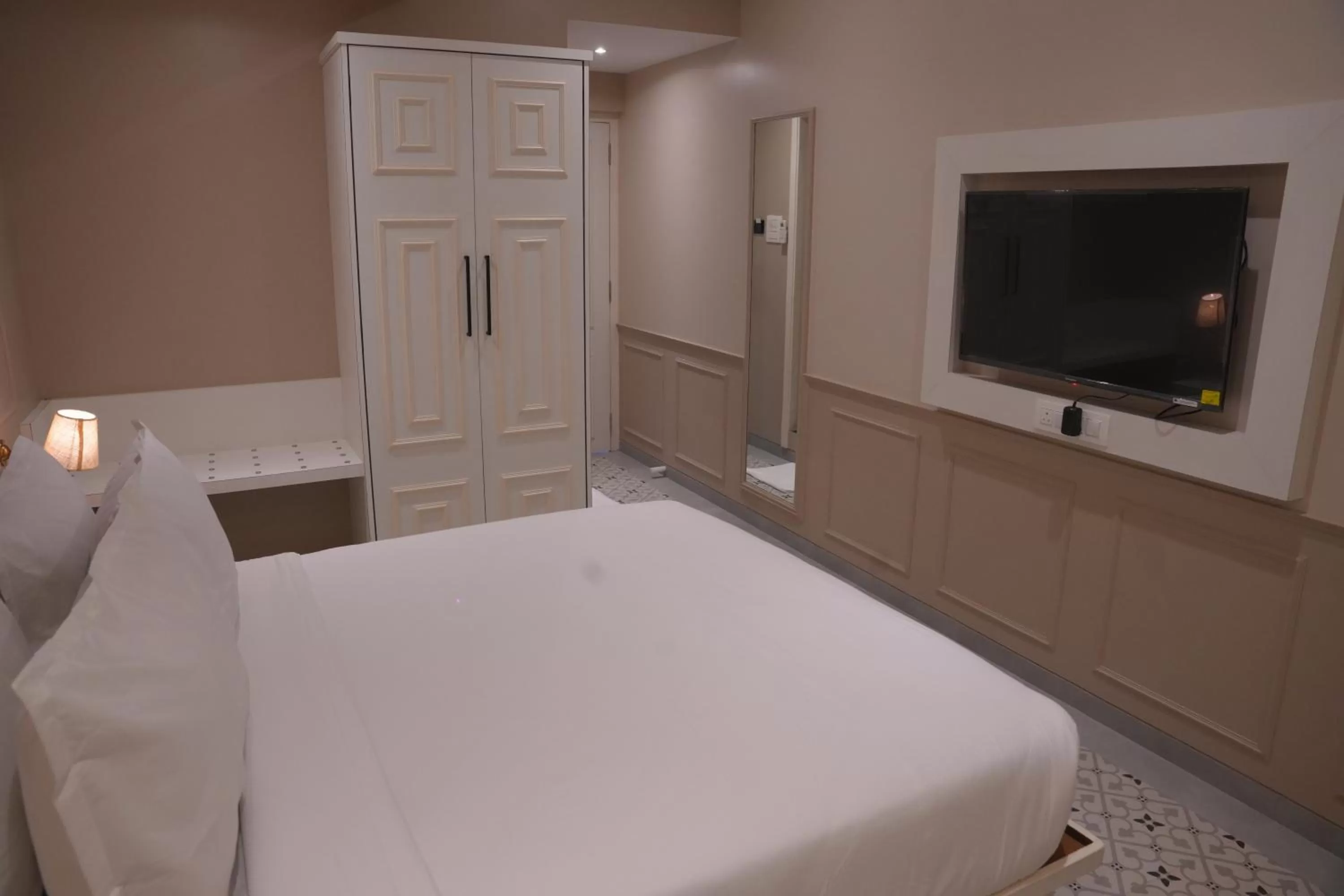 Bed in Arnna Hotel- Goregaon East