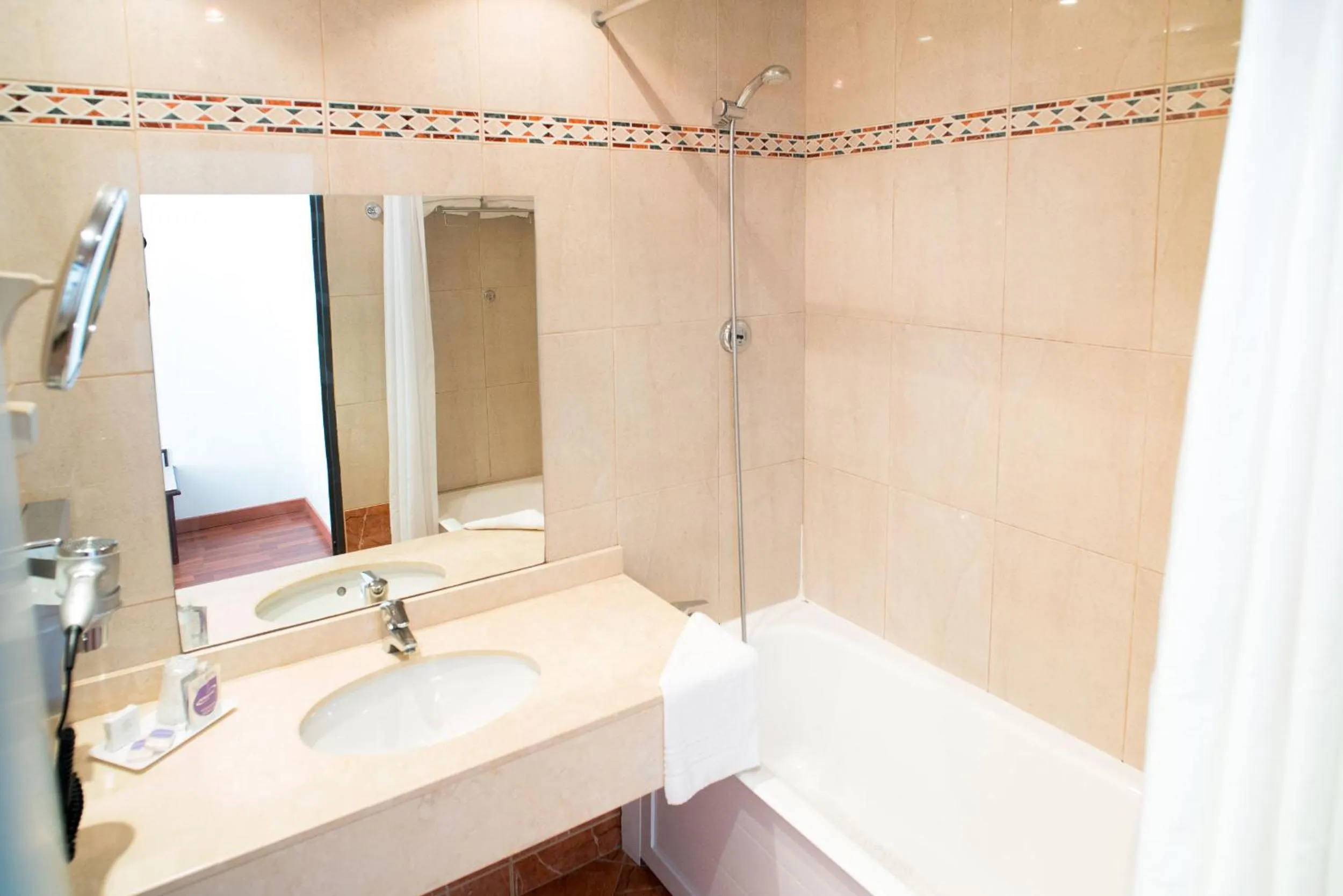 Bathroom in Hôtel Ariane