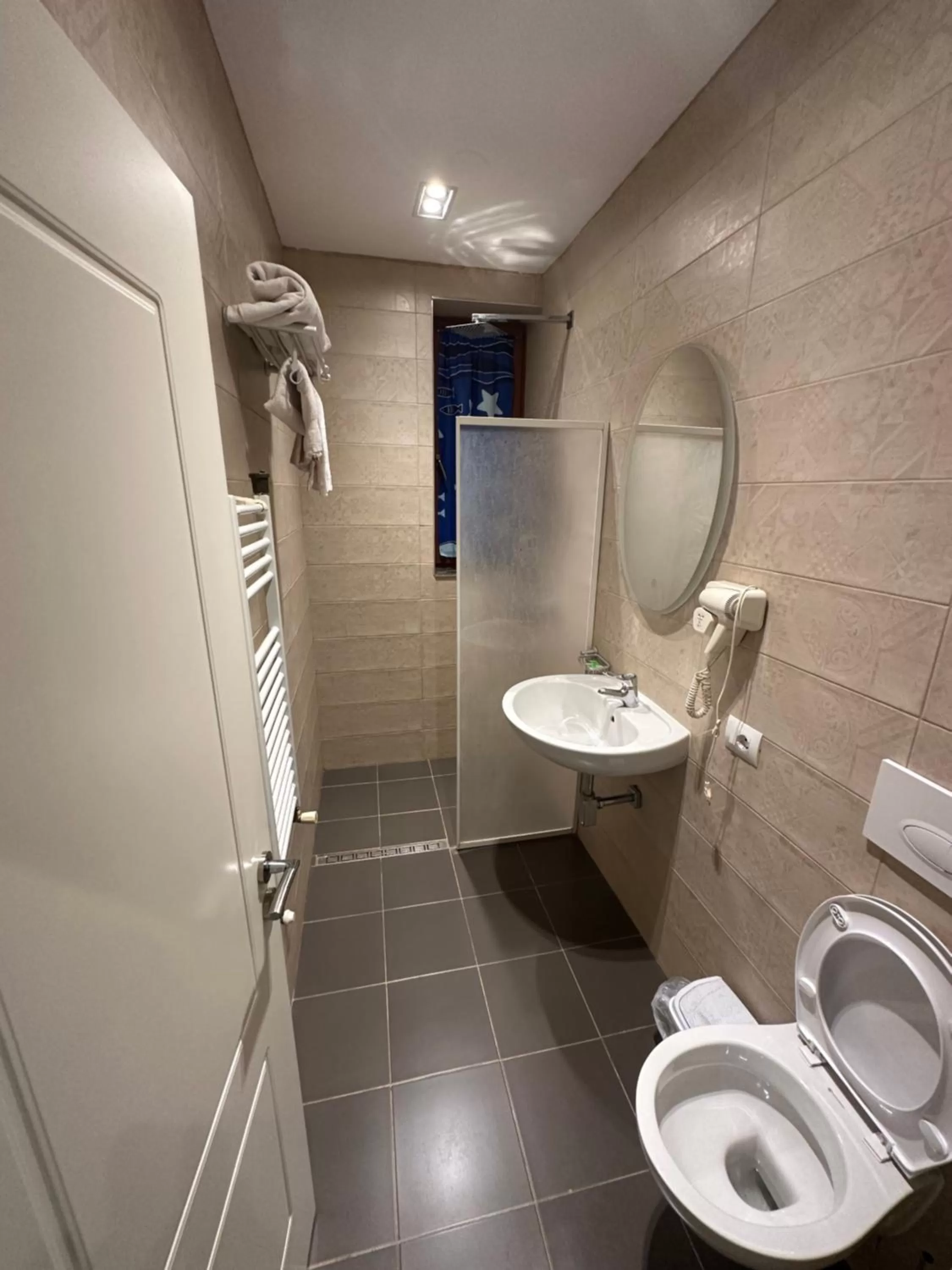 Shower in Hotel Gjallica