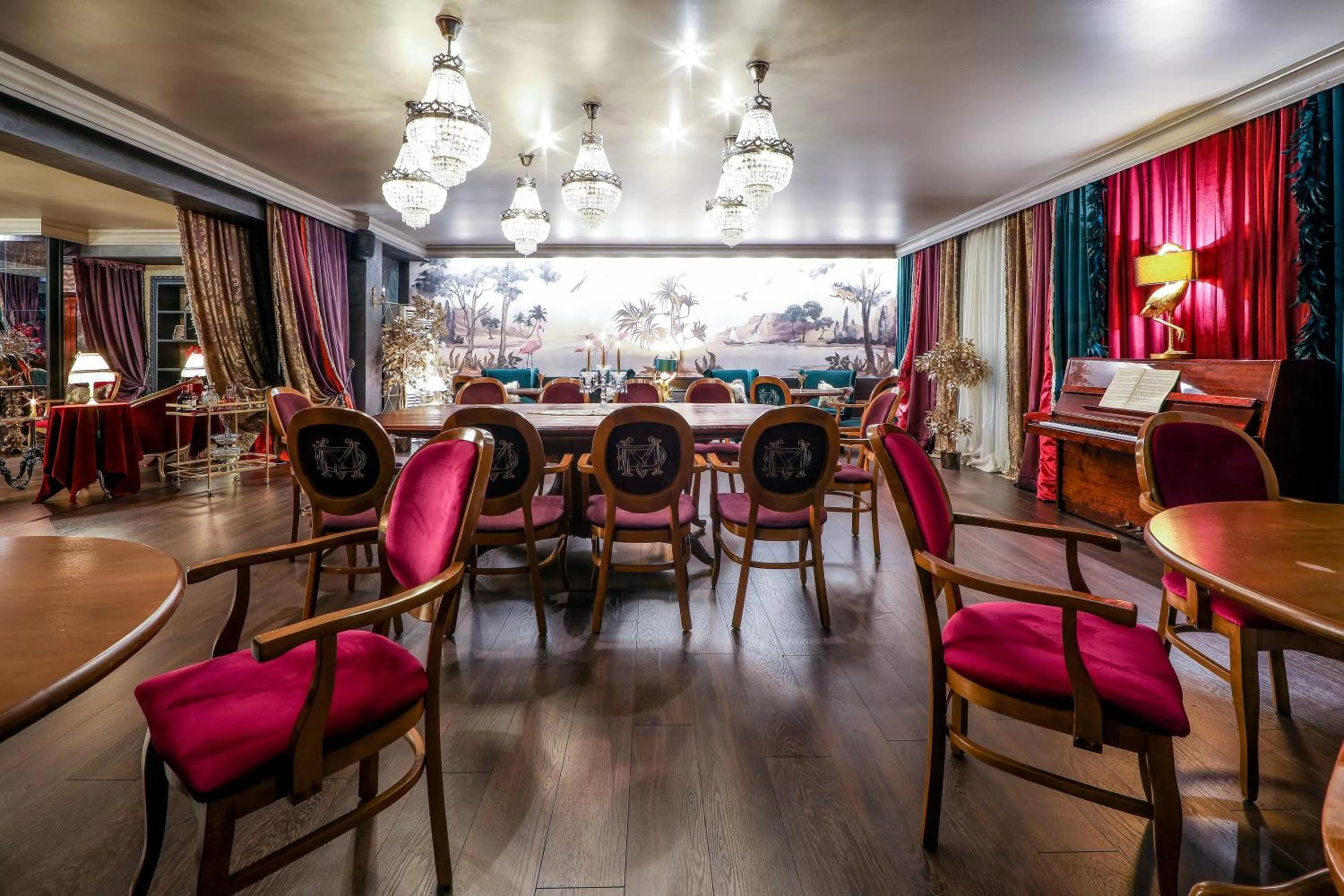 Restaurant/Places to Eat in Complex Baroto