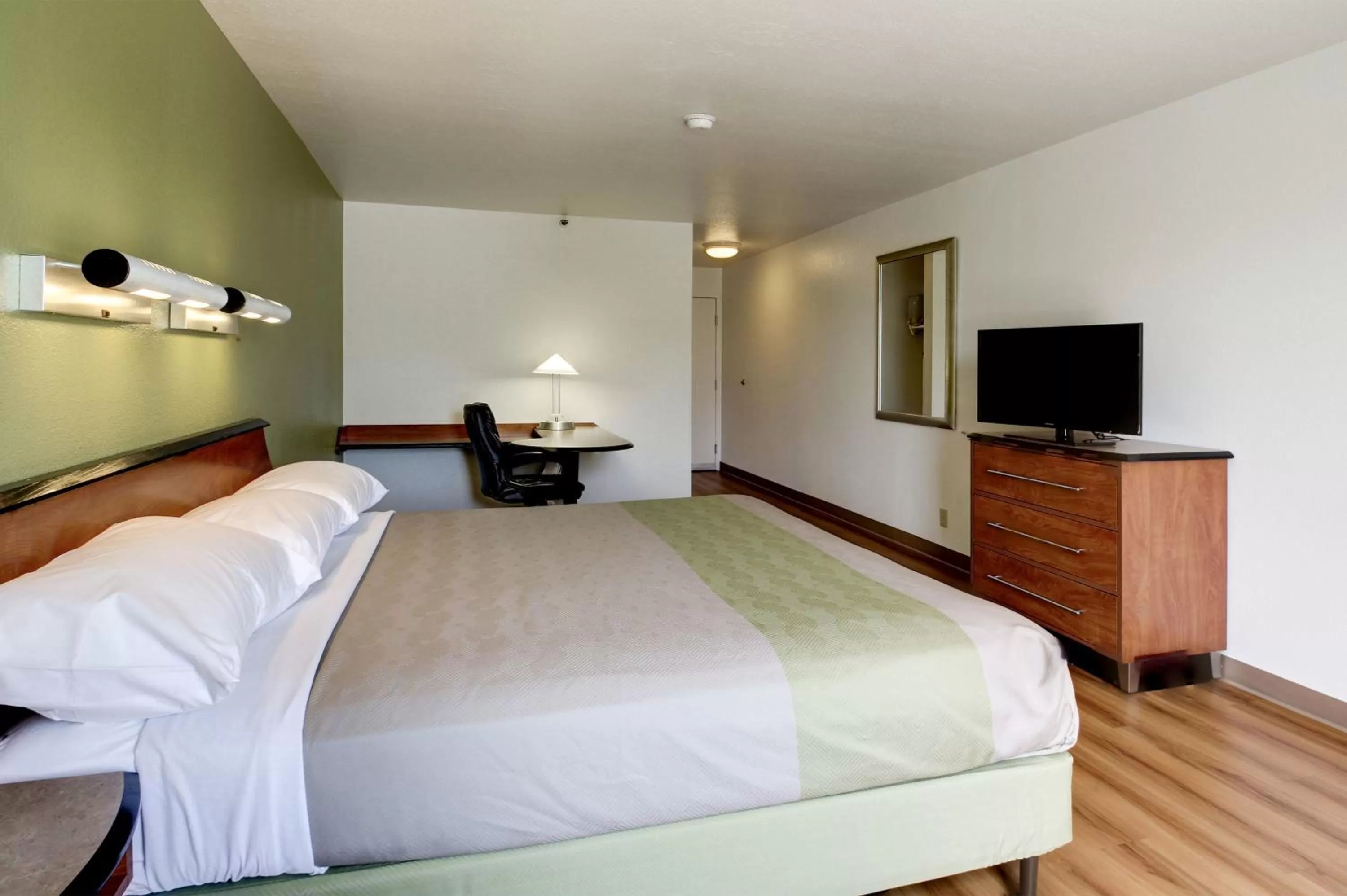 Photo of the whole room in Motel 6-Ogden, UT - Riverdale