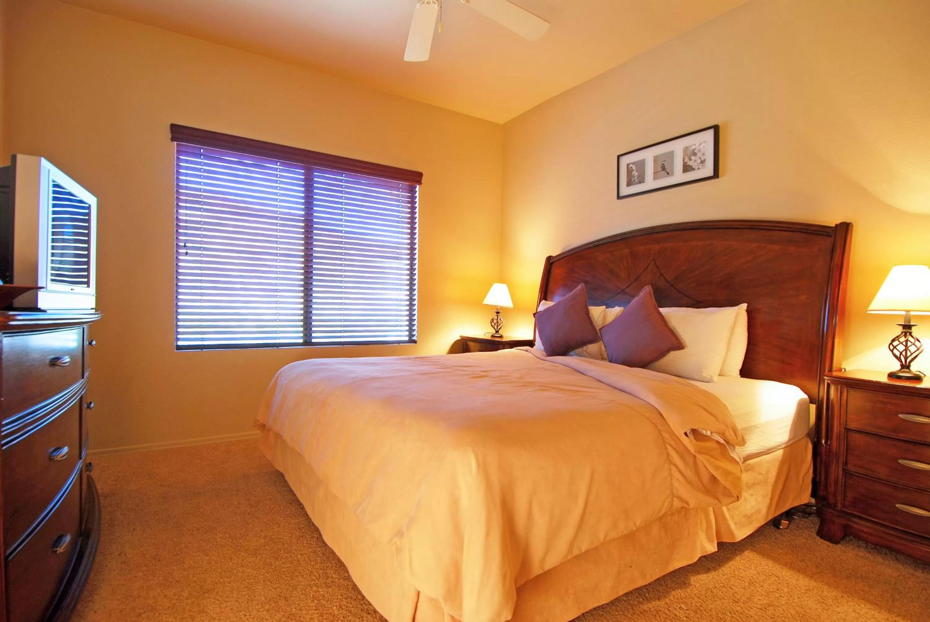 Photo of the whole room, Bed in Raintree at Phoenix South Mountain Preserve