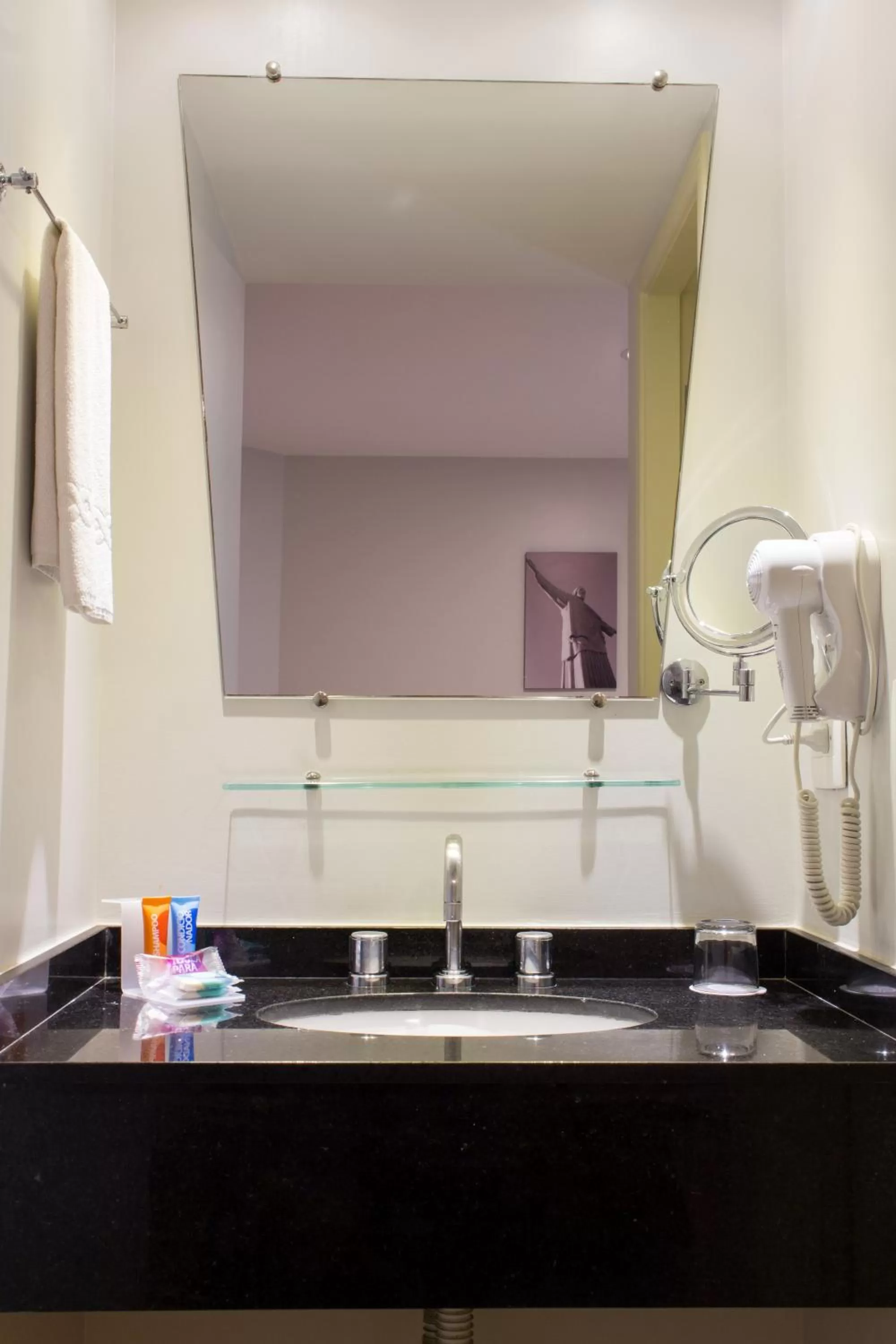 Bathroom in Rio Hotel by Bourbon Curitiba