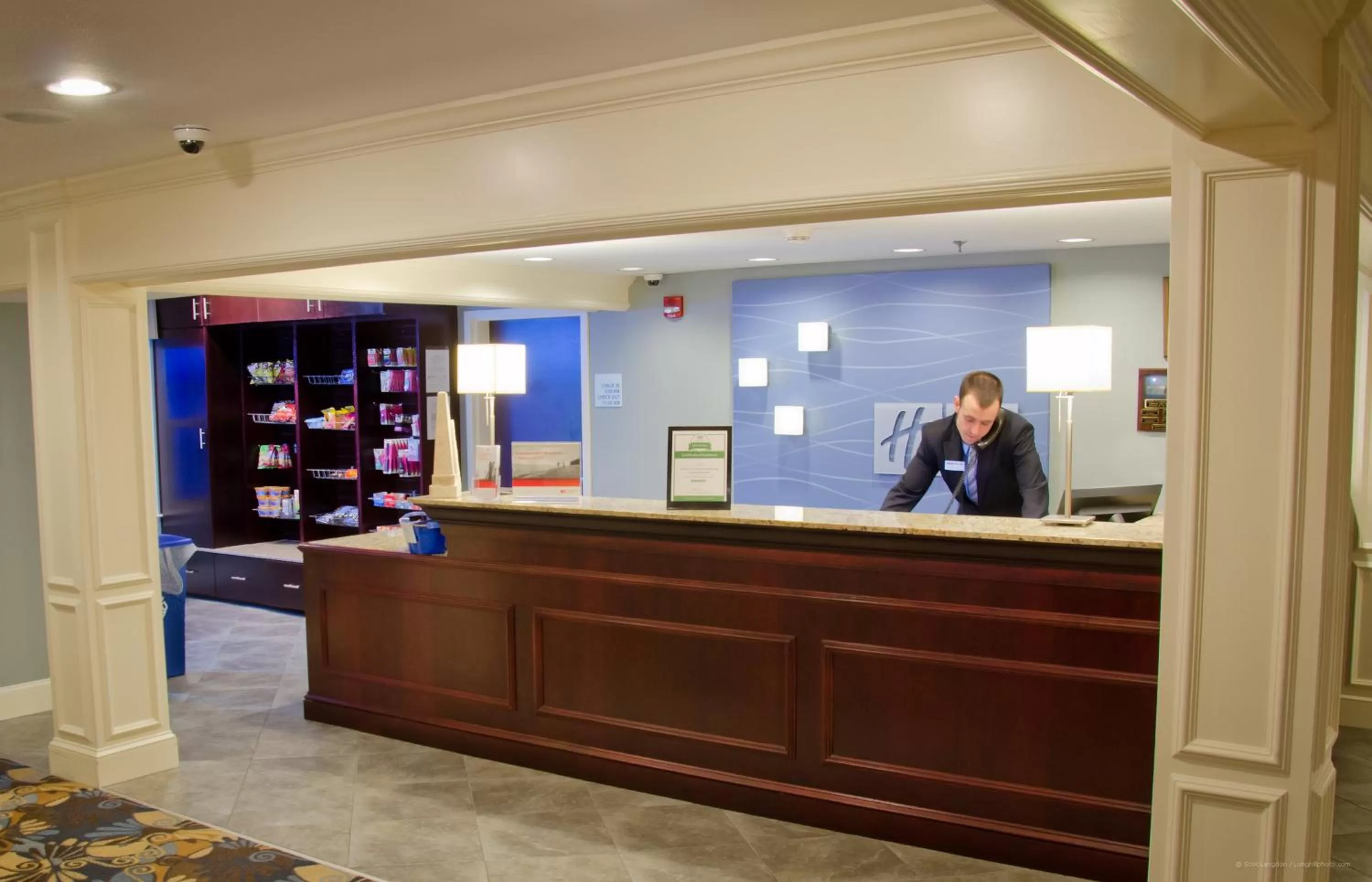 Lobby or reception in Holiday Inn Express and Suites Merrimack by IHG