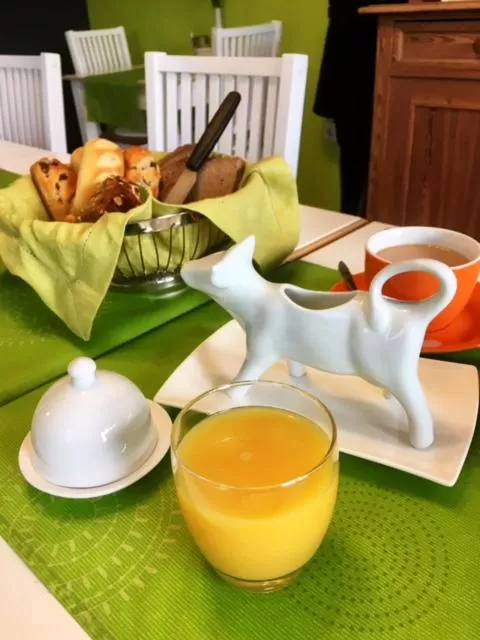 Food and drinks in mein kleinHOTEL