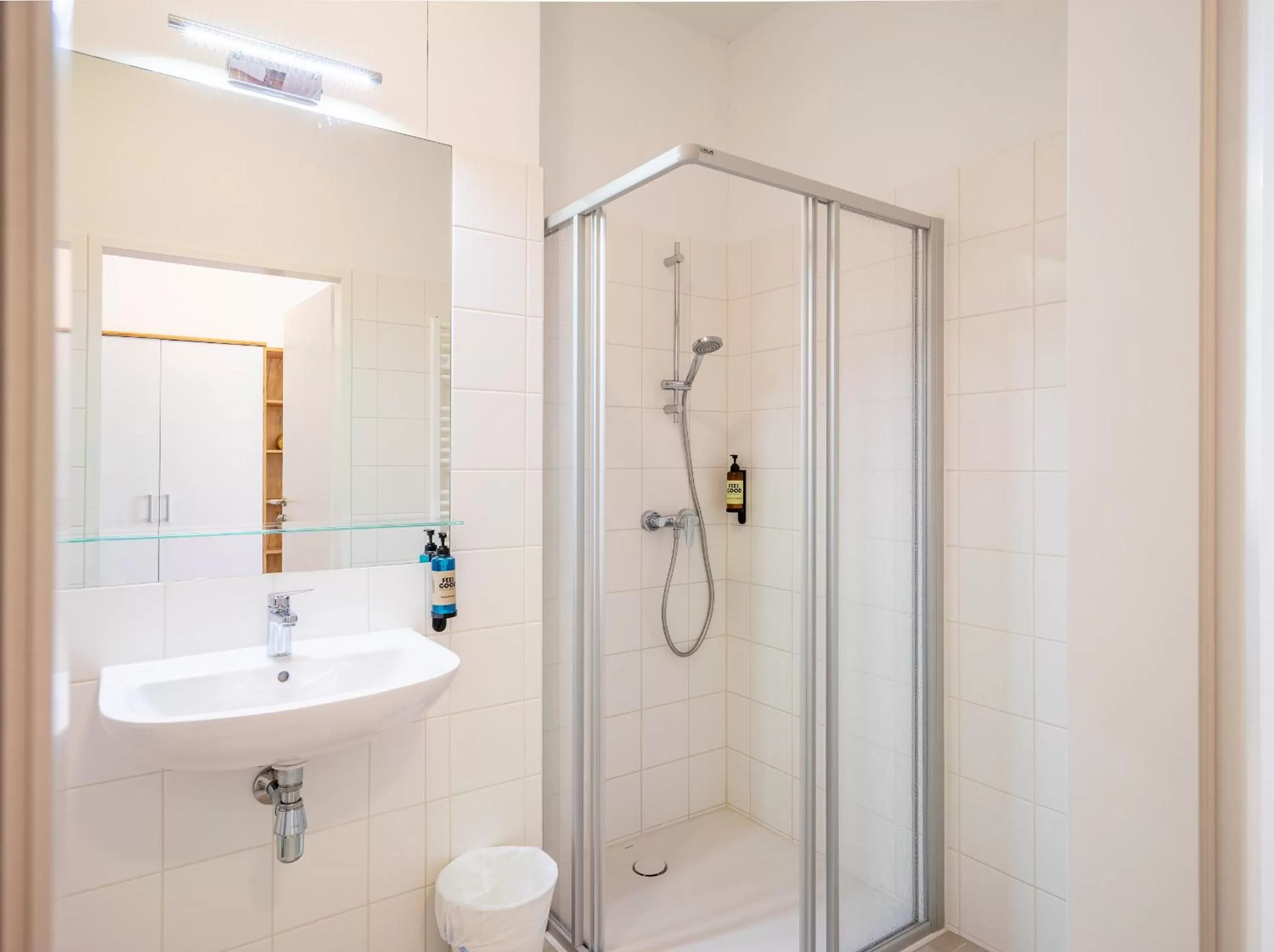 Shower in FeelGood Apartments SmartLiving | contactless check-in