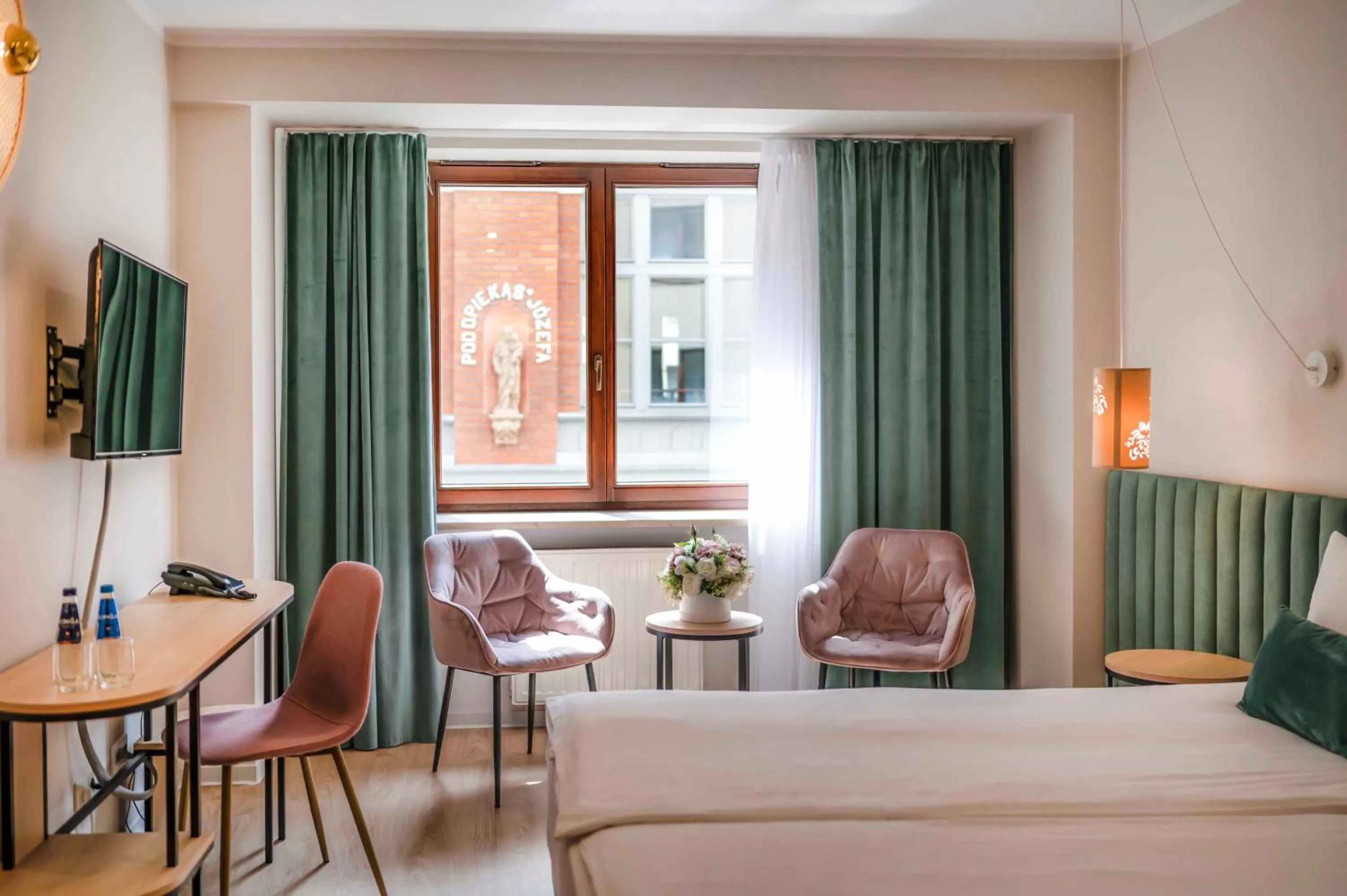 Photo of the whole room, Bed in Hotel H12****