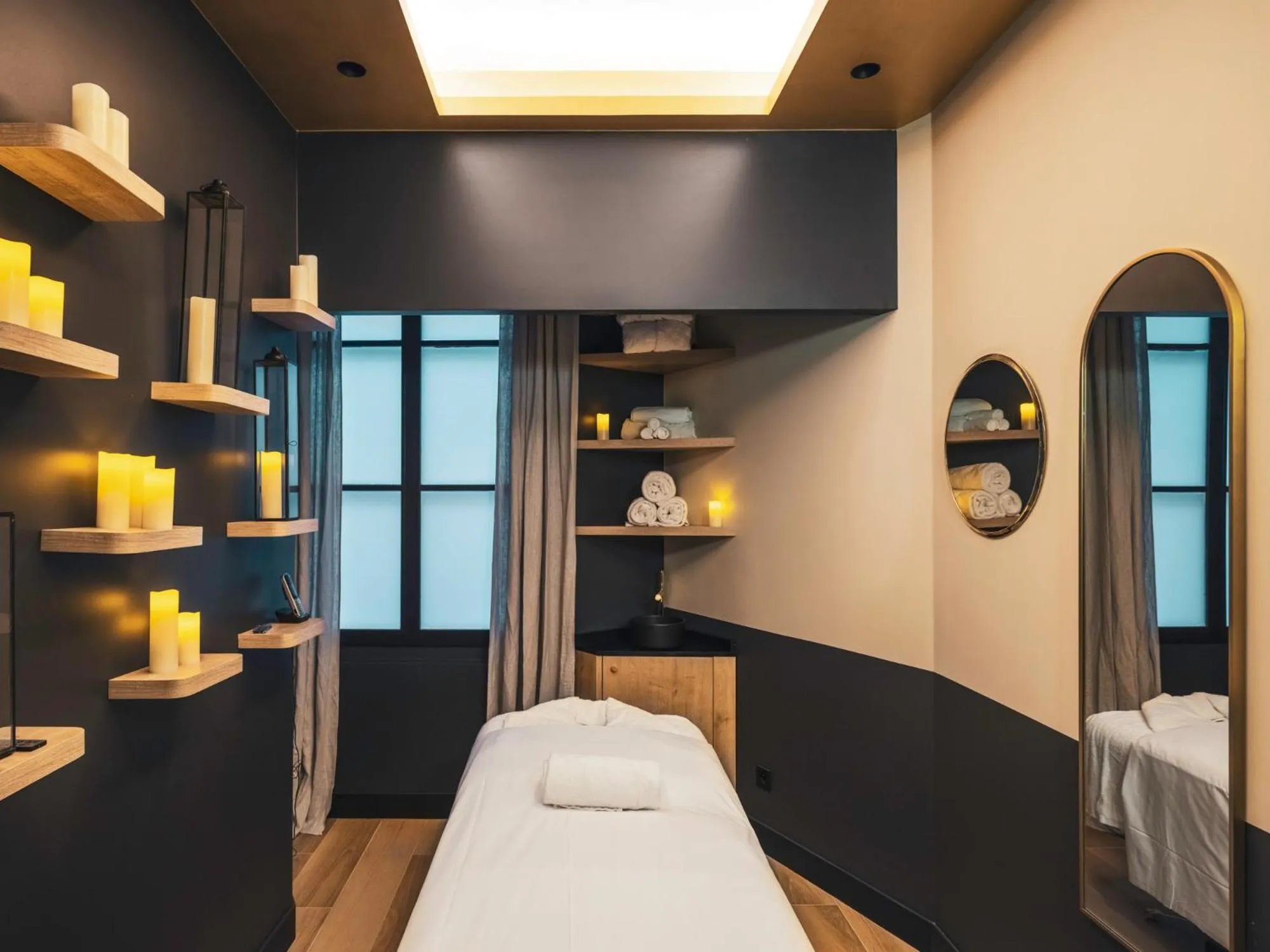 Massage, Bed in Dandy Hotel & Kitchen