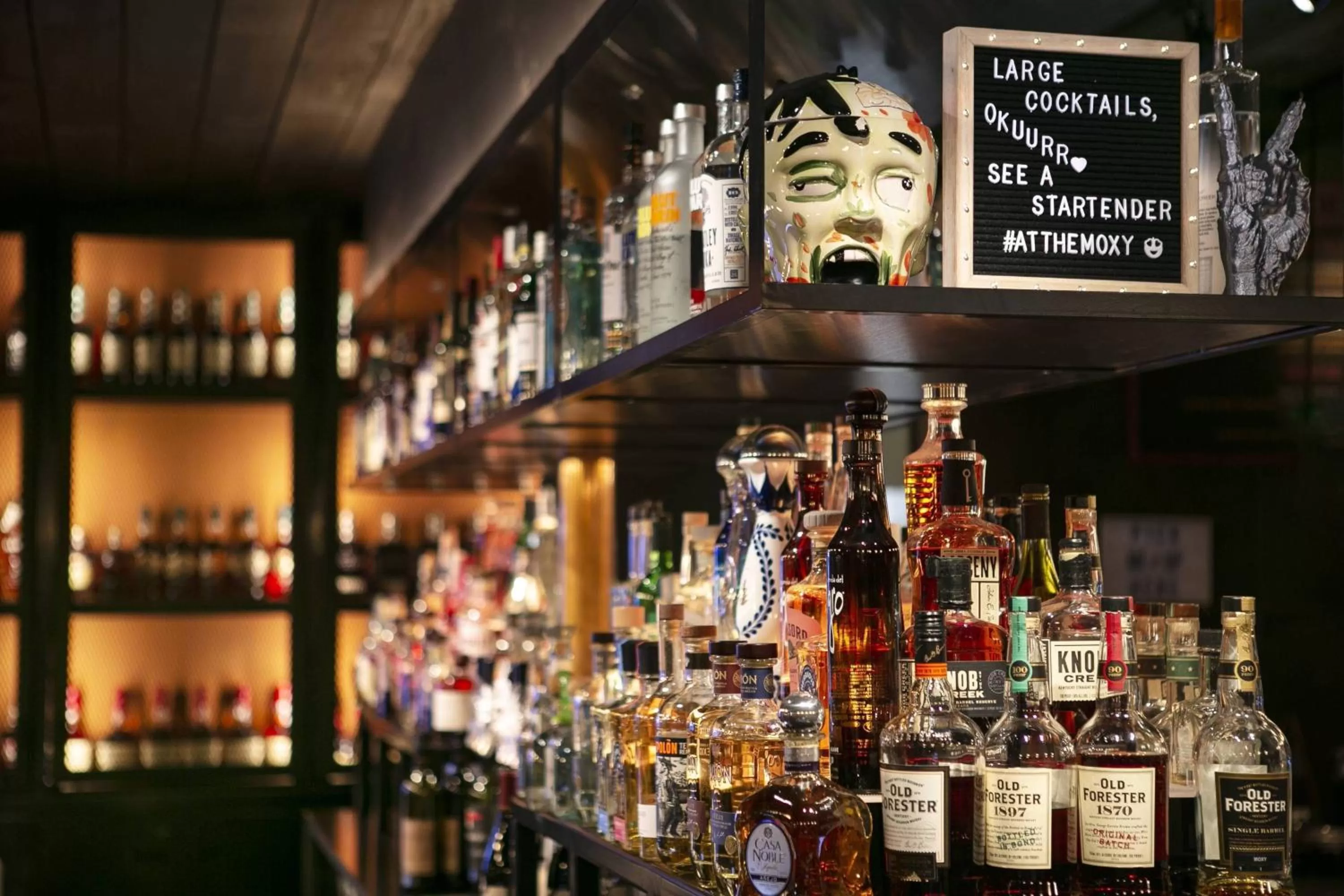 Lounge or bar in Moxy Louisville Downtown