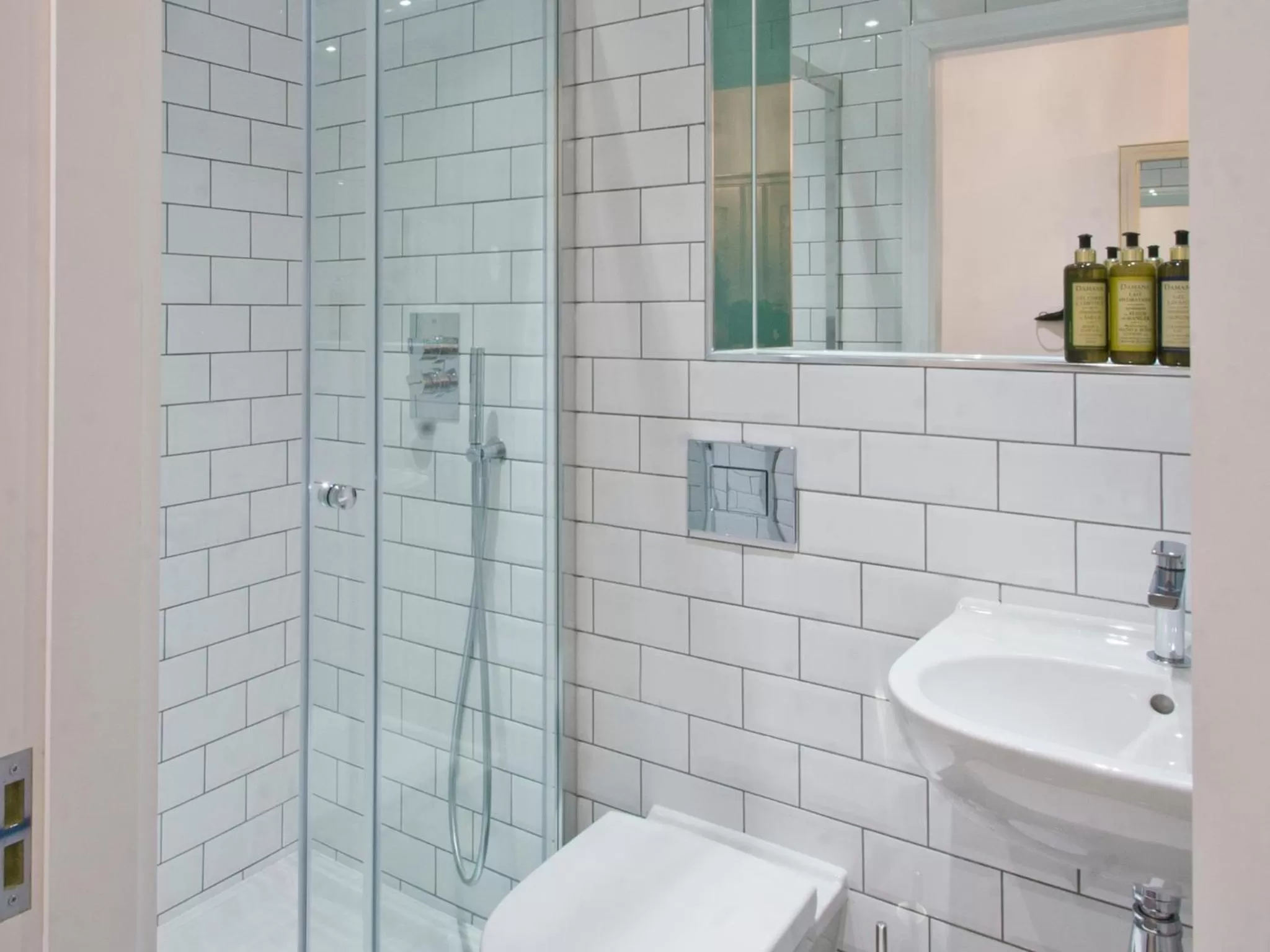 Bathroom in W12 Rooms