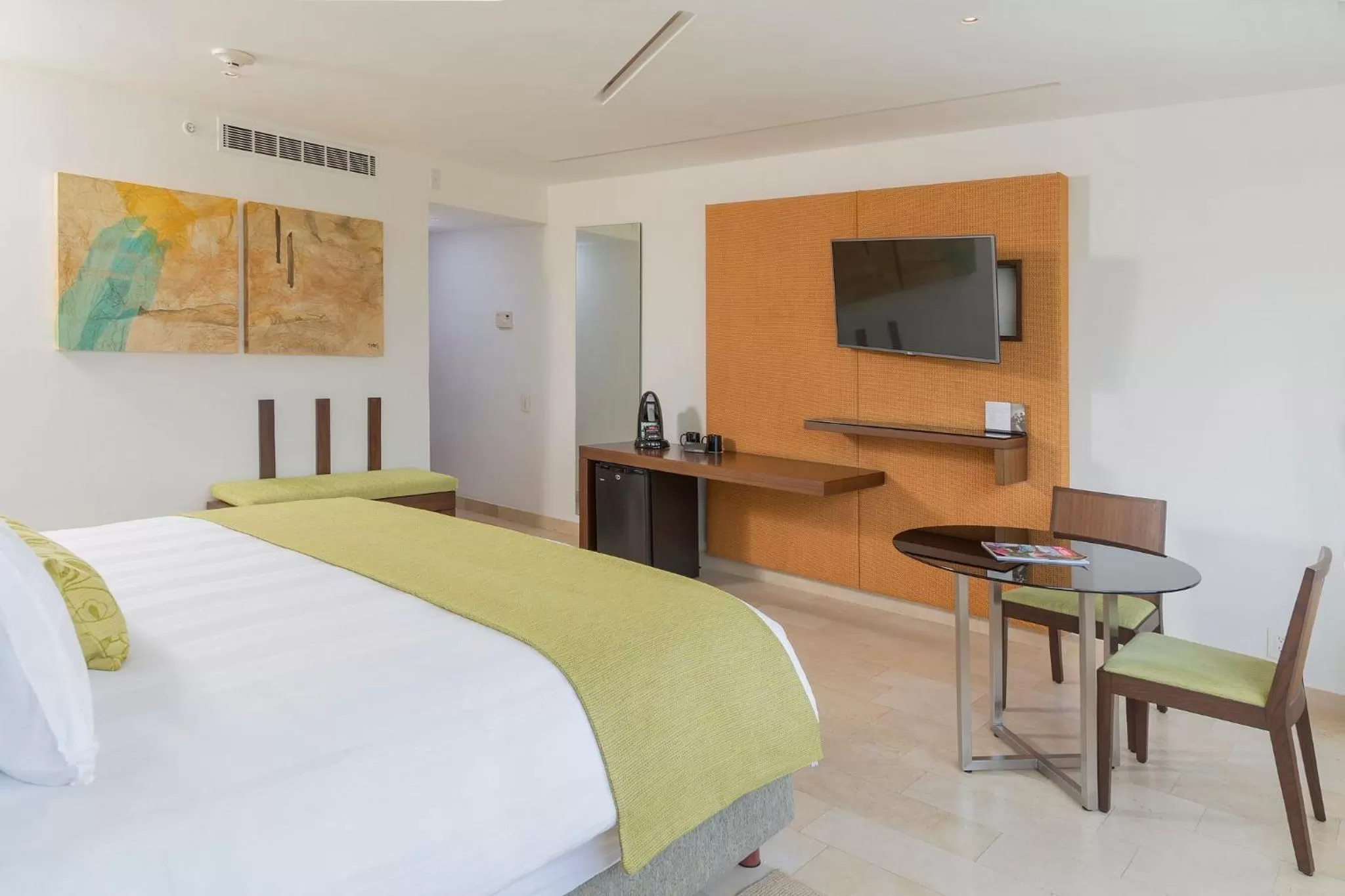 Photo of the whole room, Bed in Presidente InterContinental Cancun Resort