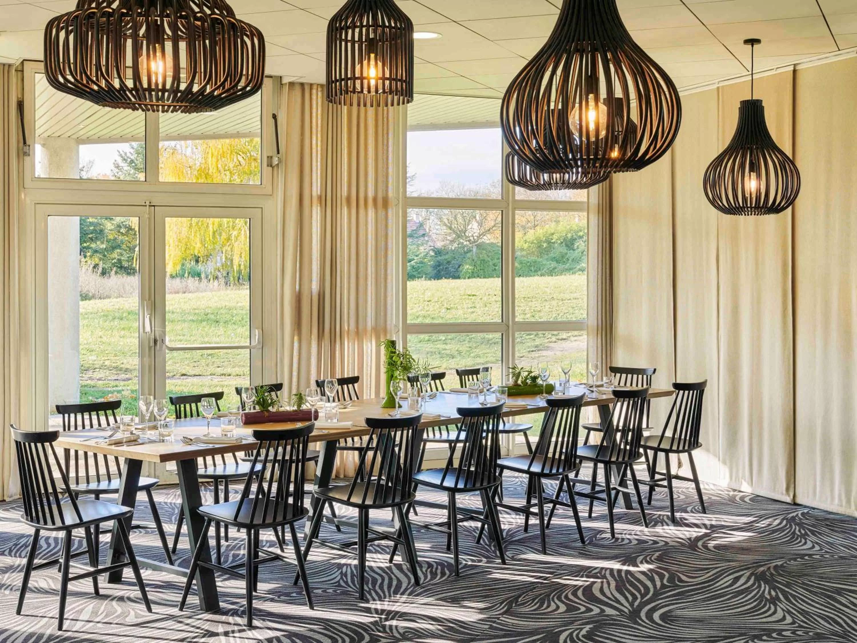 Restaurant/places to eat in Novotel Senart Golf De Greenparc