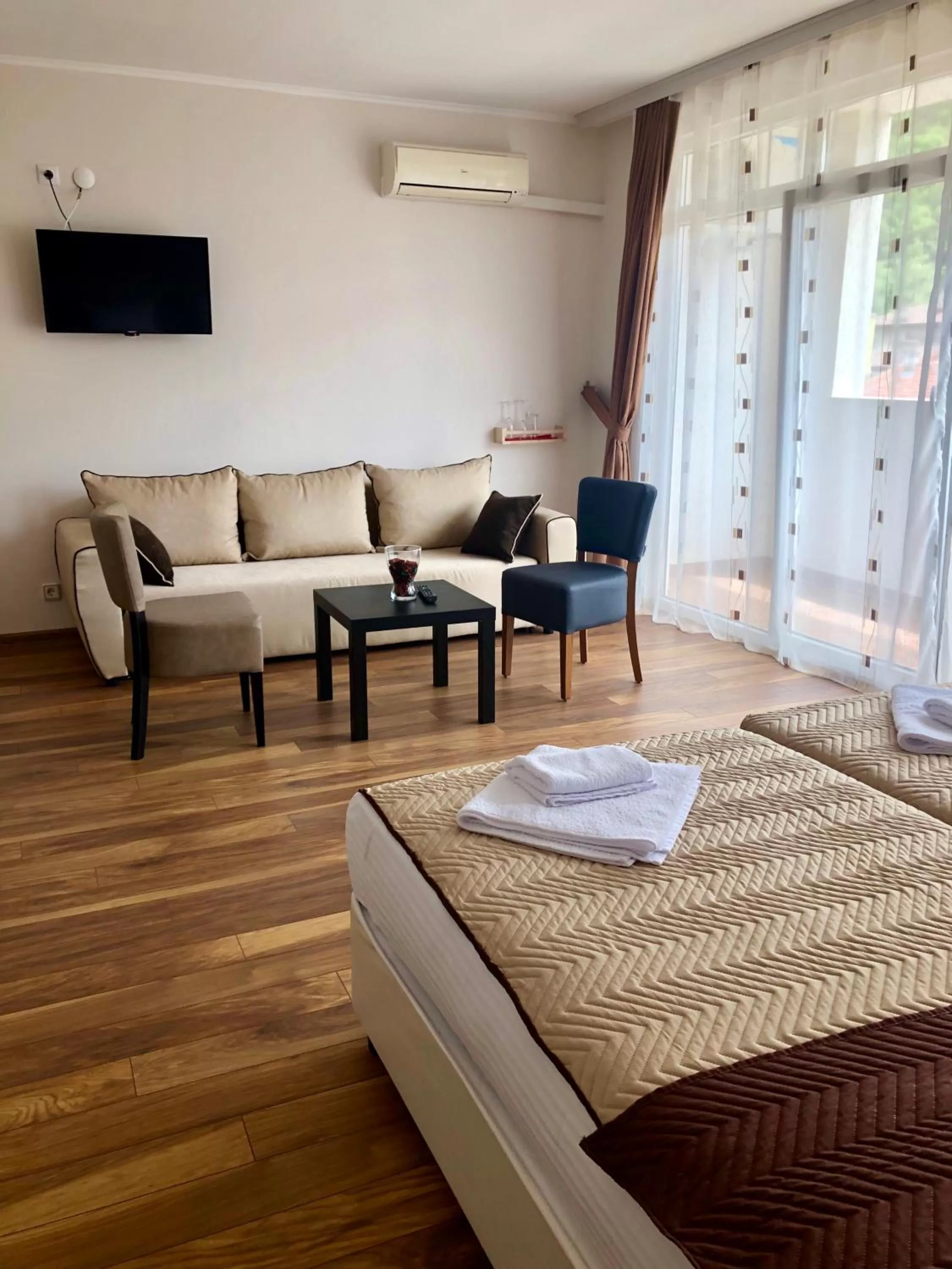 Photo of the whole room, Seating Area in Hotel & Casino Ring